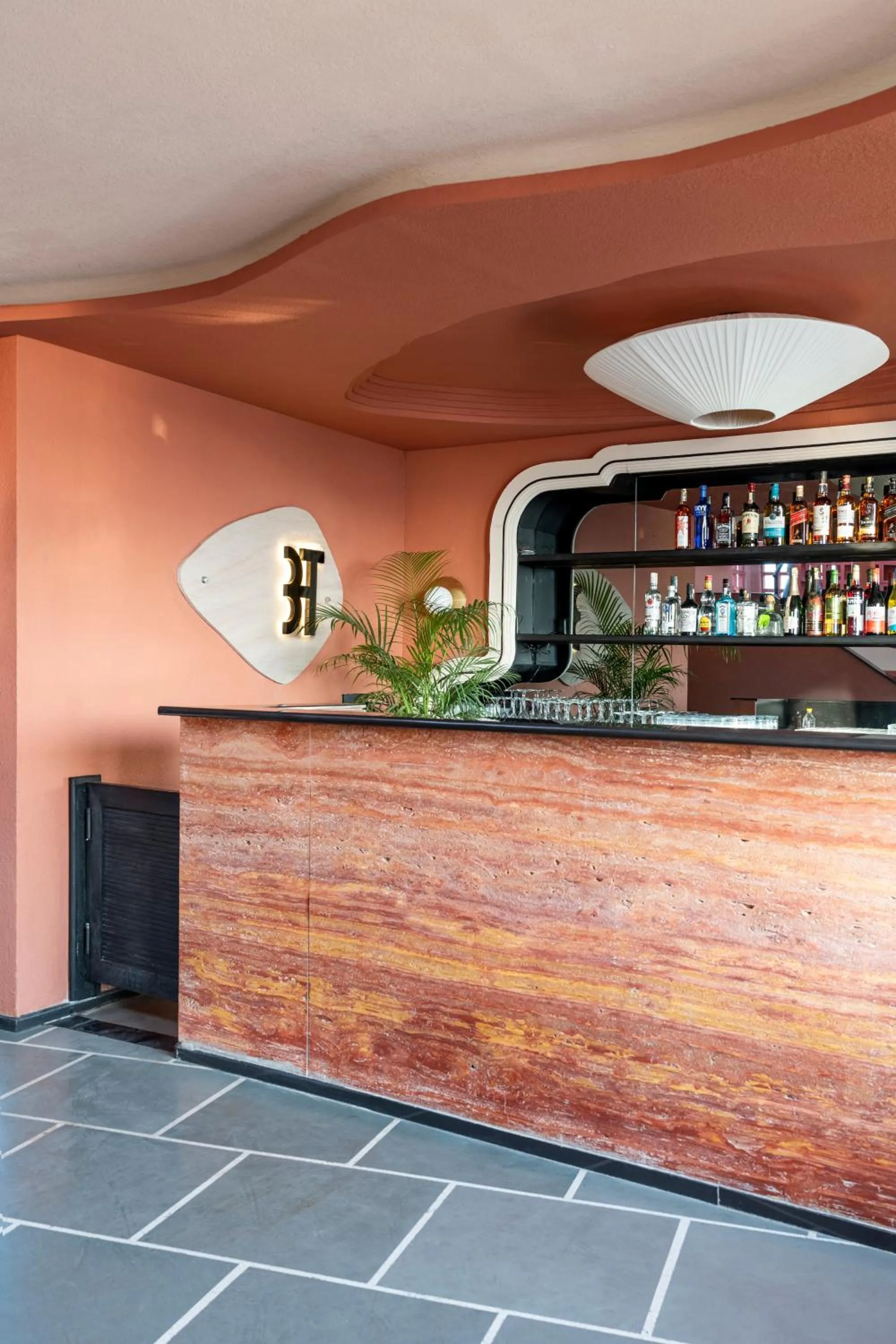 Restaurant/places to eat in The Red Pier - My Downtown Hotels