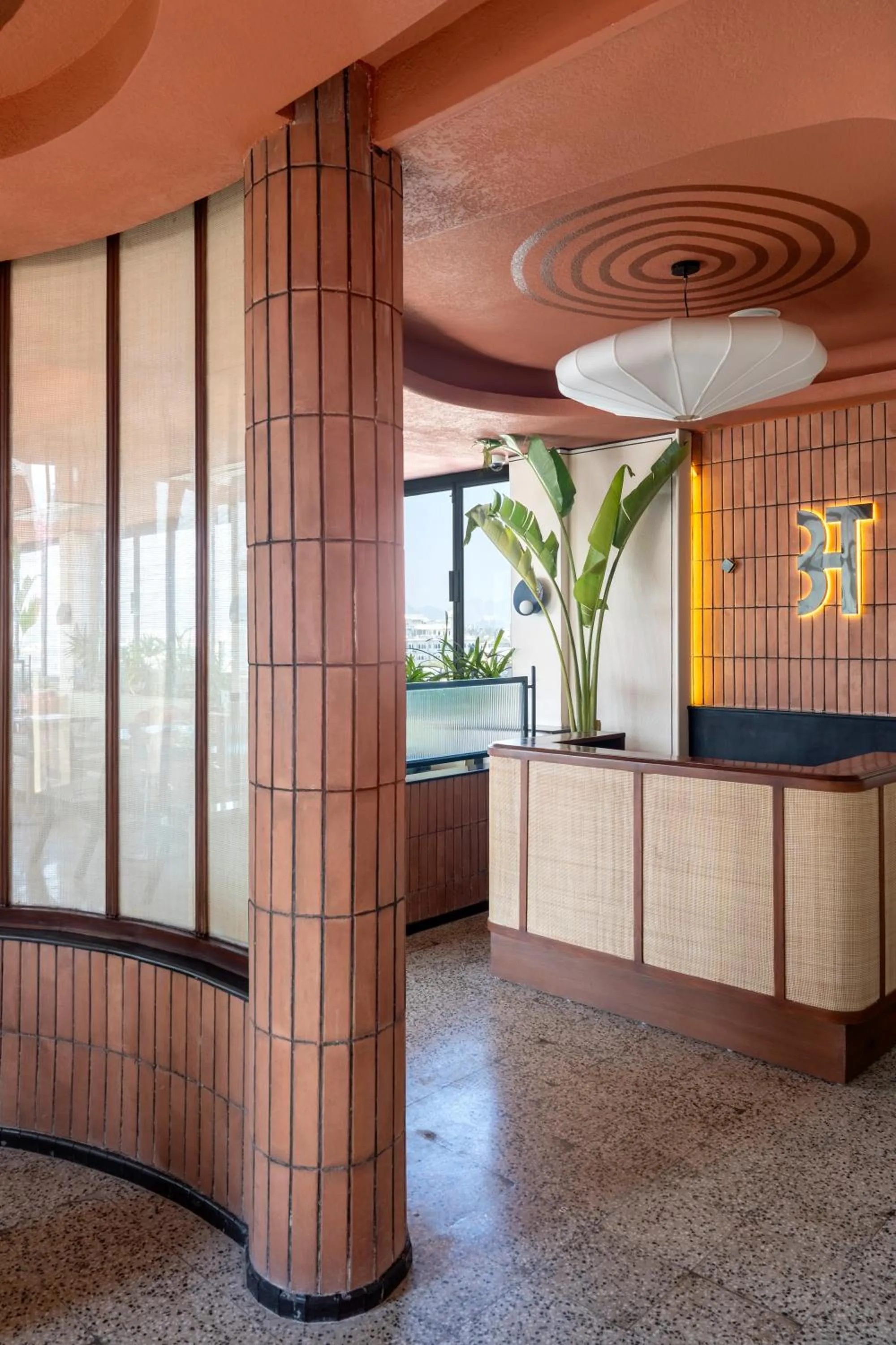 Restaurant/places to eat in The Red Pier - My Downtown Hotels