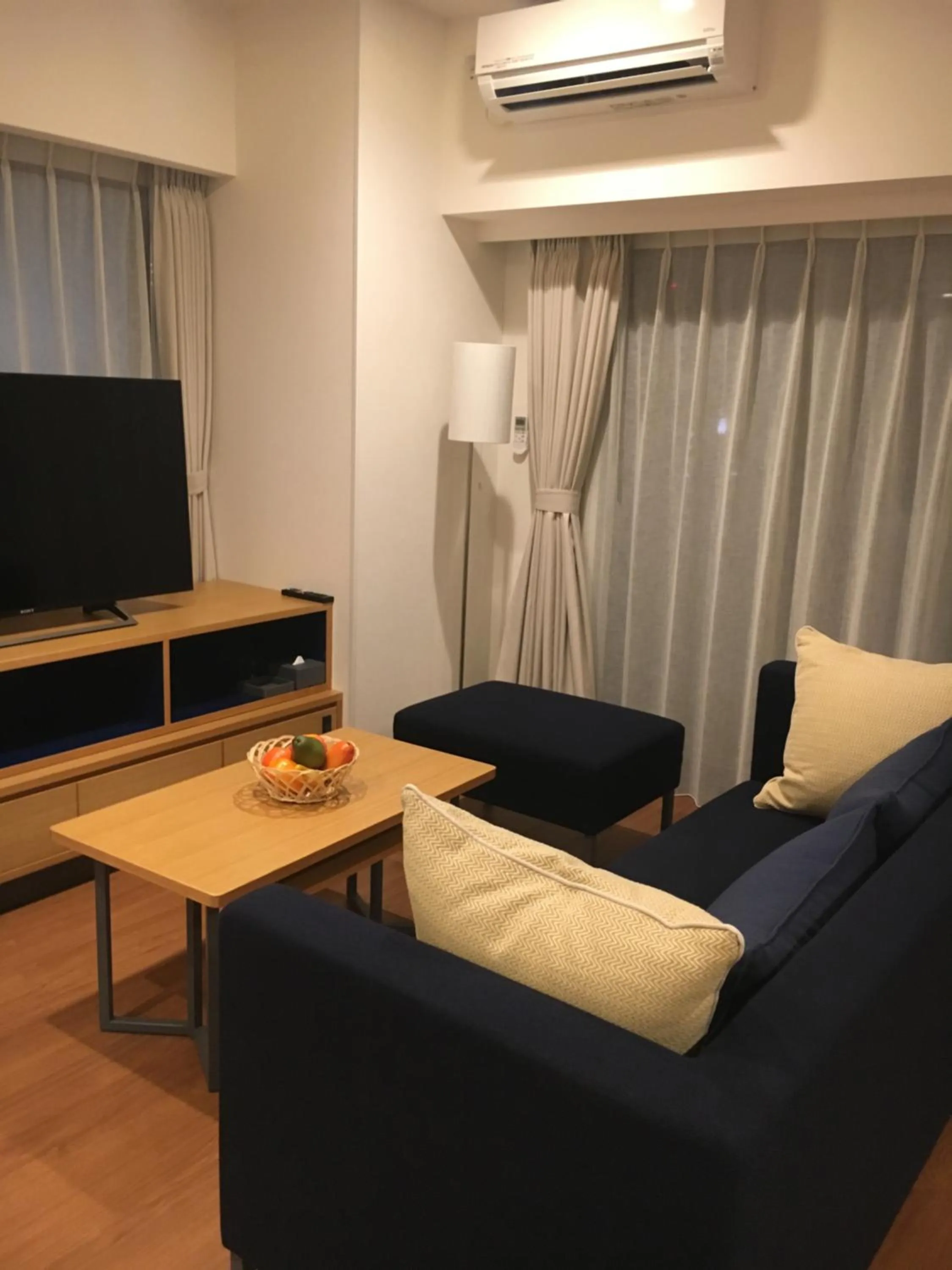 TV and multimedia in Oakwood Apartments Nishi-Shinjuku Tokyo