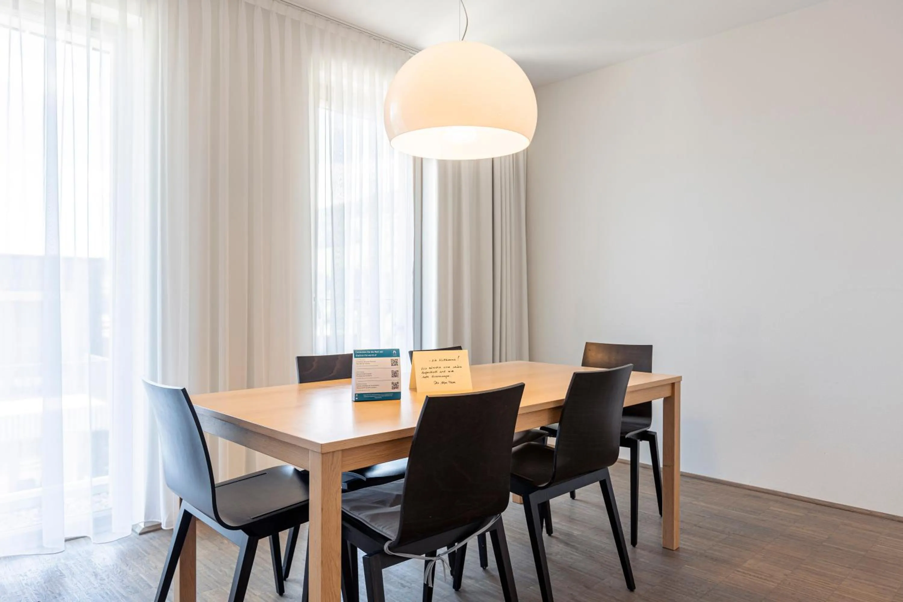 Dining area in Alpenrock Schladming by ALPS RESORTS