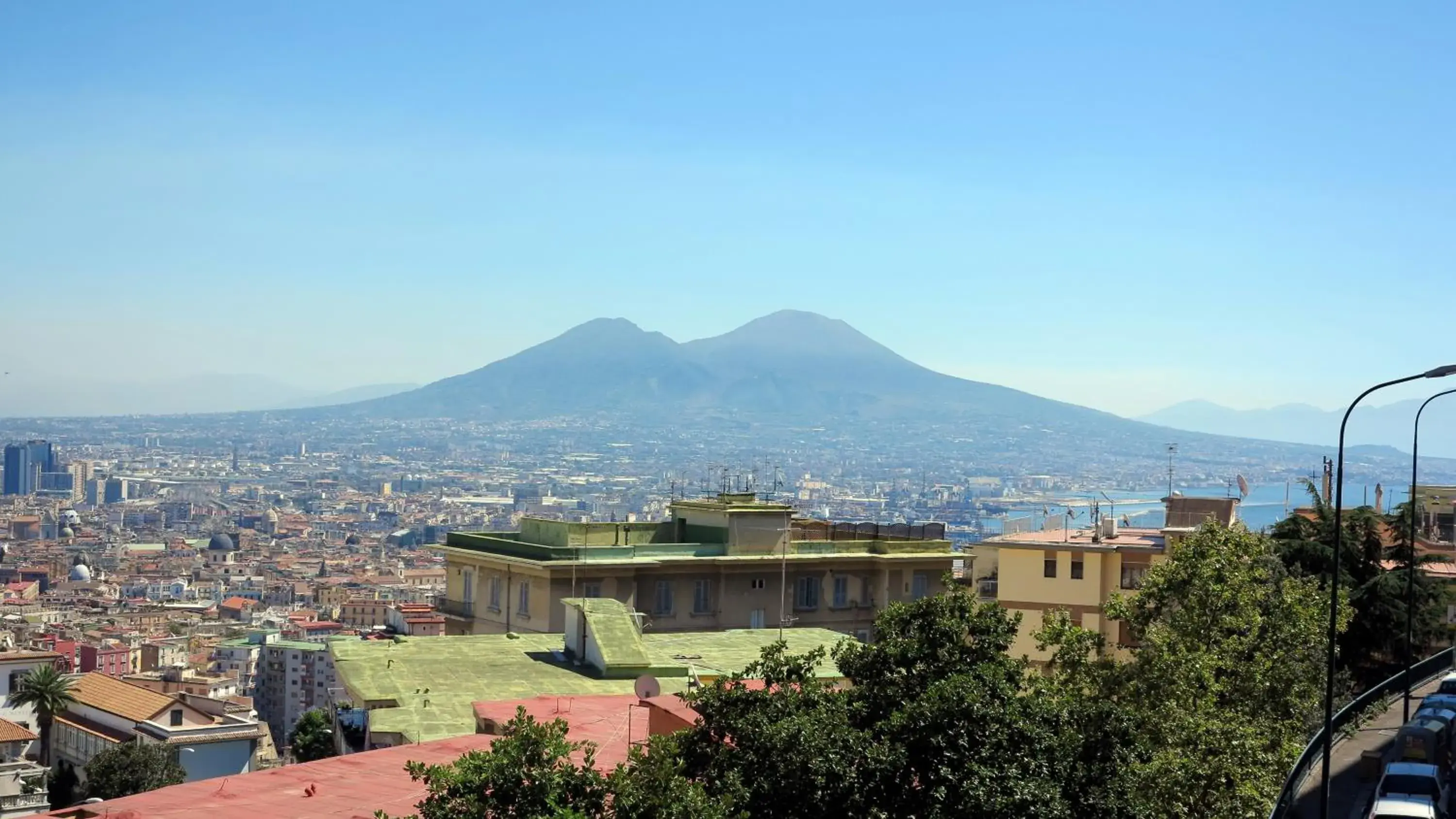 Spacious panoramic apartment - half way Center-Vomero district Spacious panoramic apartment - half way Center-Vomero district