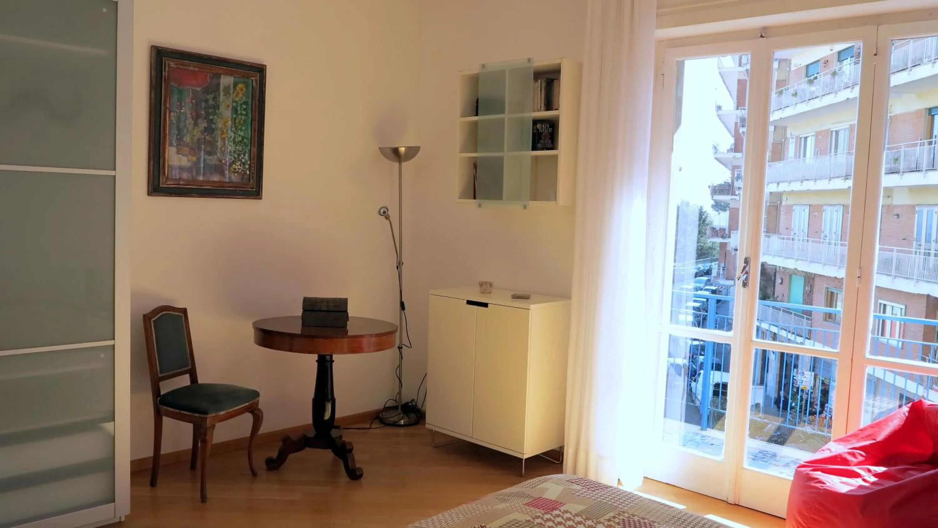 Spacious panoramic apartment - half way Center-Vomero district