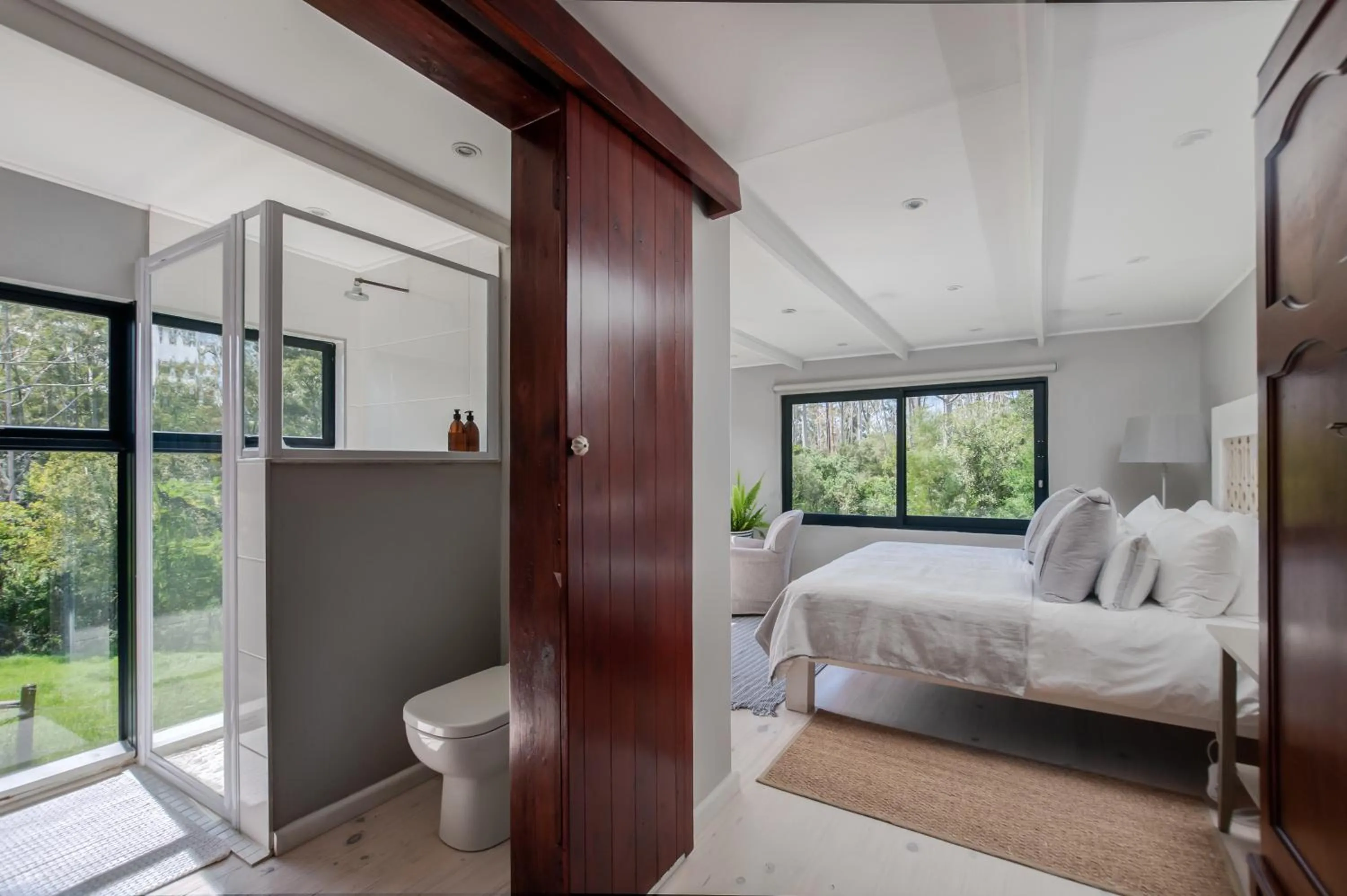 Bathroom, Bed in Oakhurst Farm Cottages
