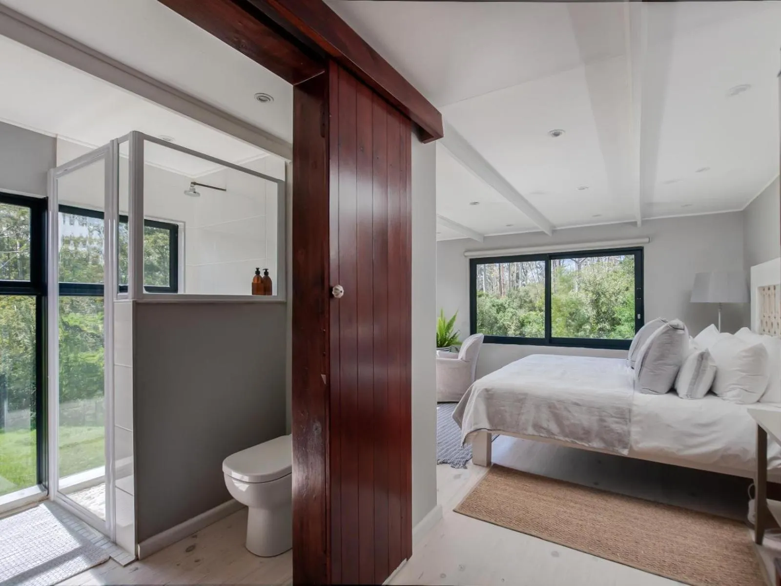 Bathroom, Bed in Oakhurst Farm Cottages