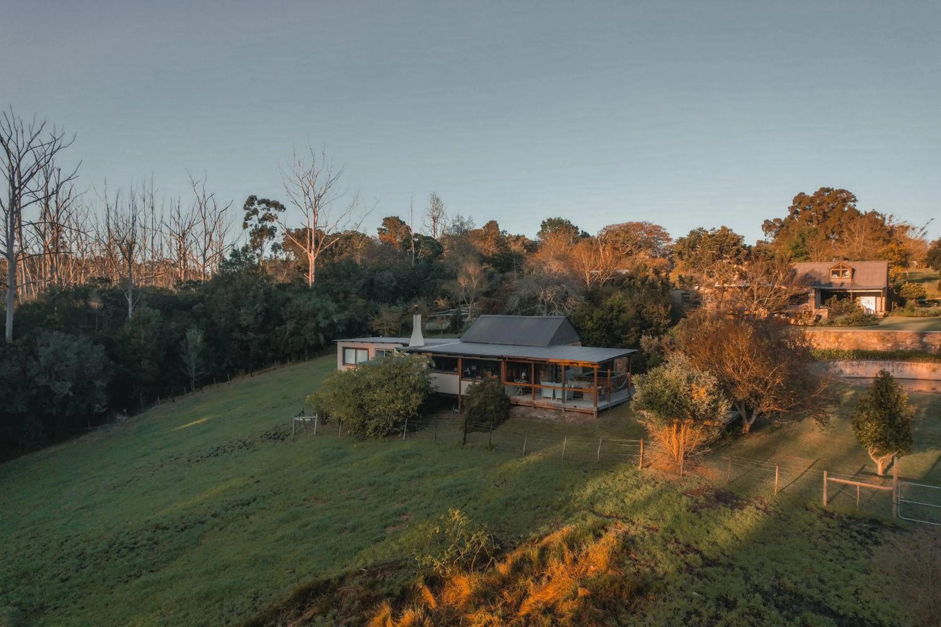 Property building in Oakhurst Farm Cottages