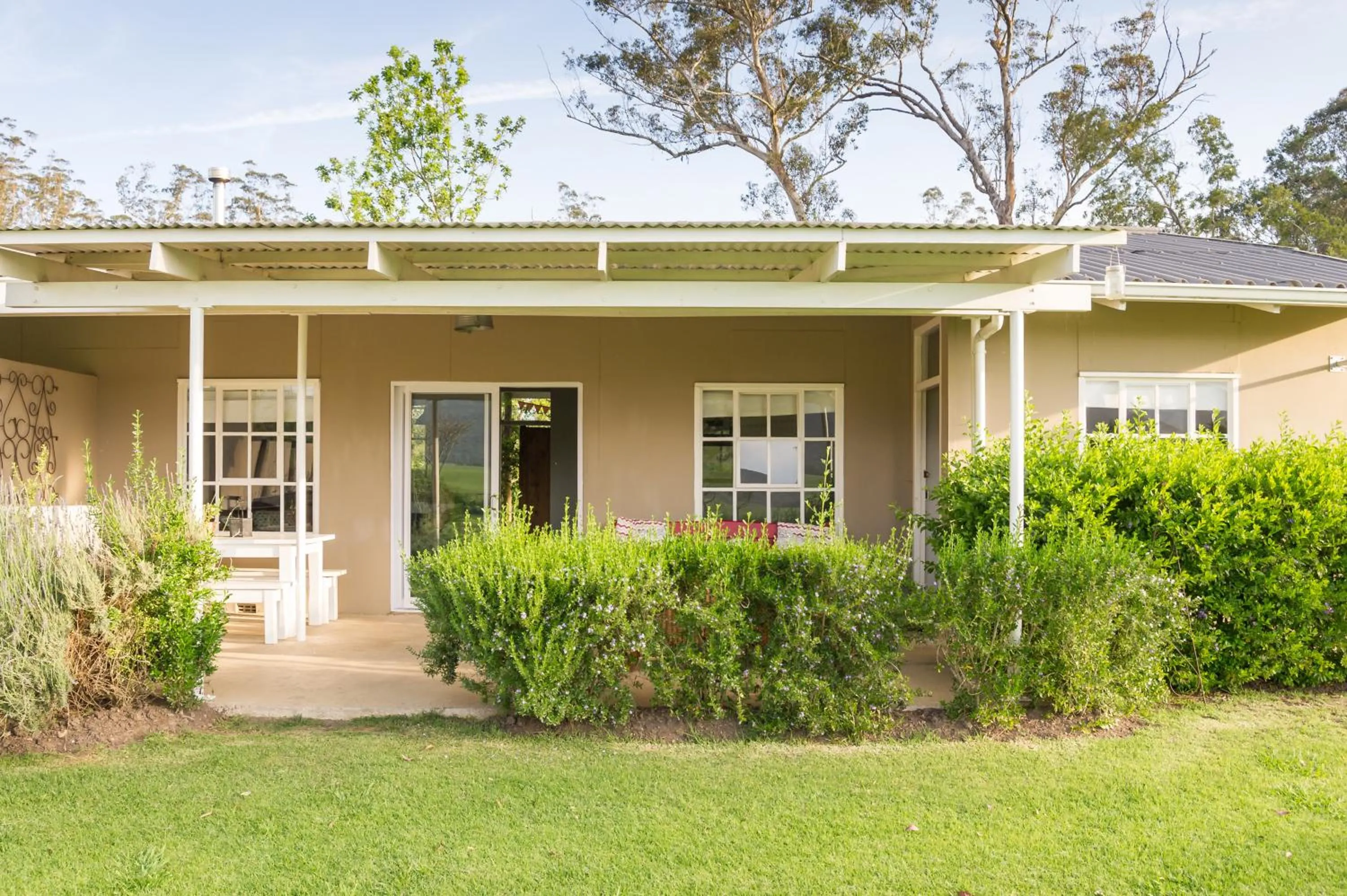 Property building in Oakhurst Farm Cottages