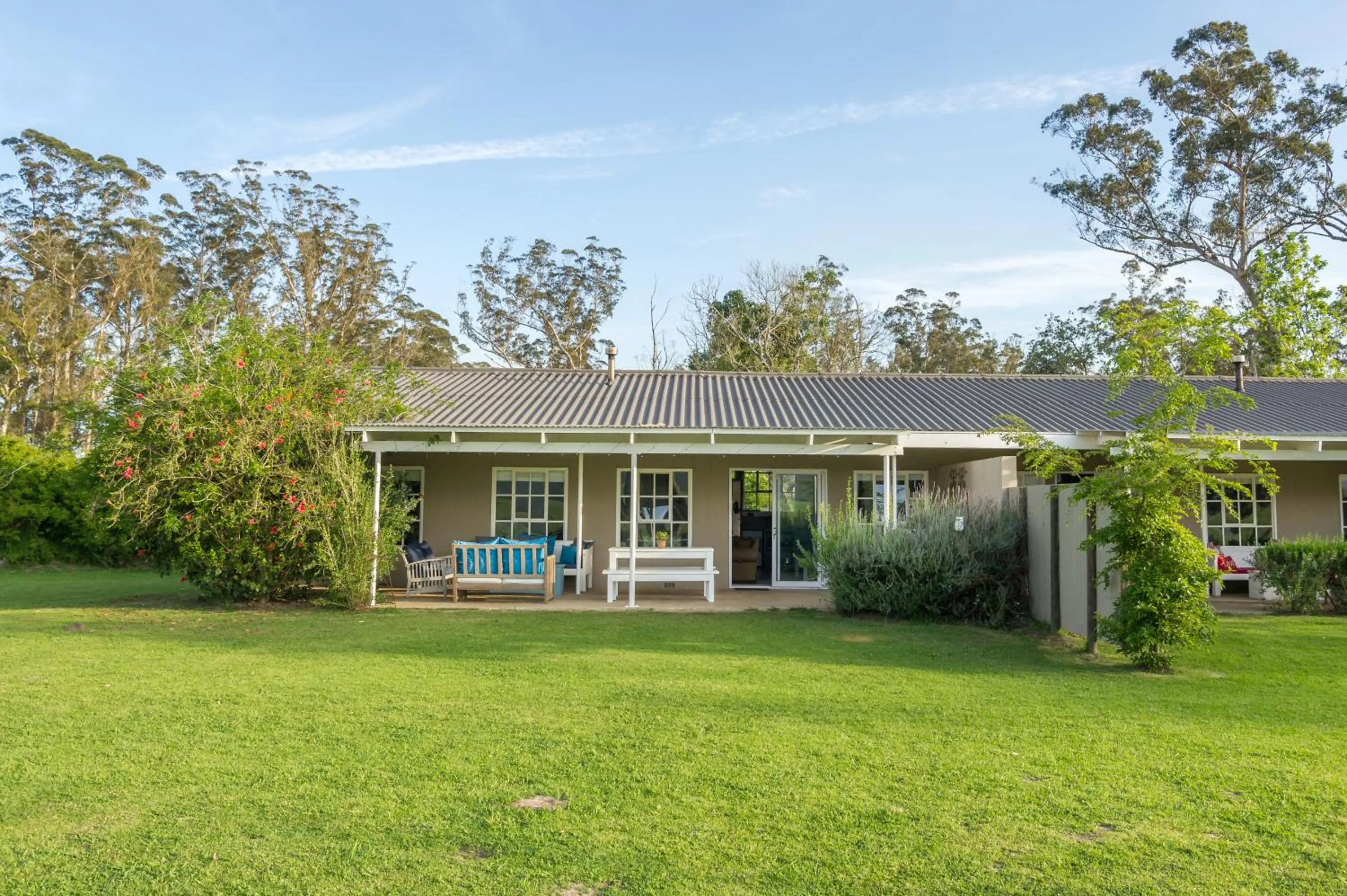 Property building in Oakhurst Farm Cottages