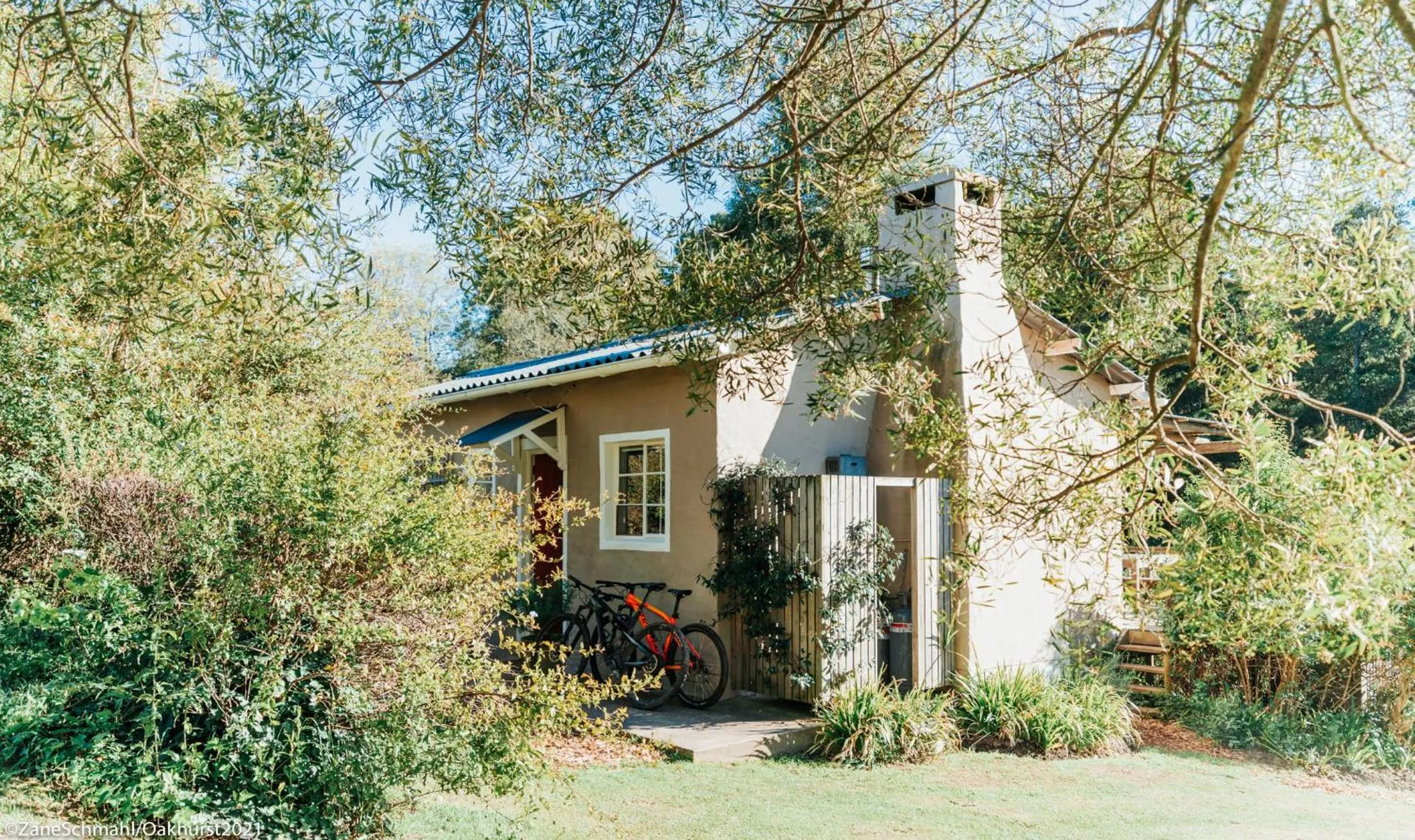 Property building in Oakhurst Farm Cottages