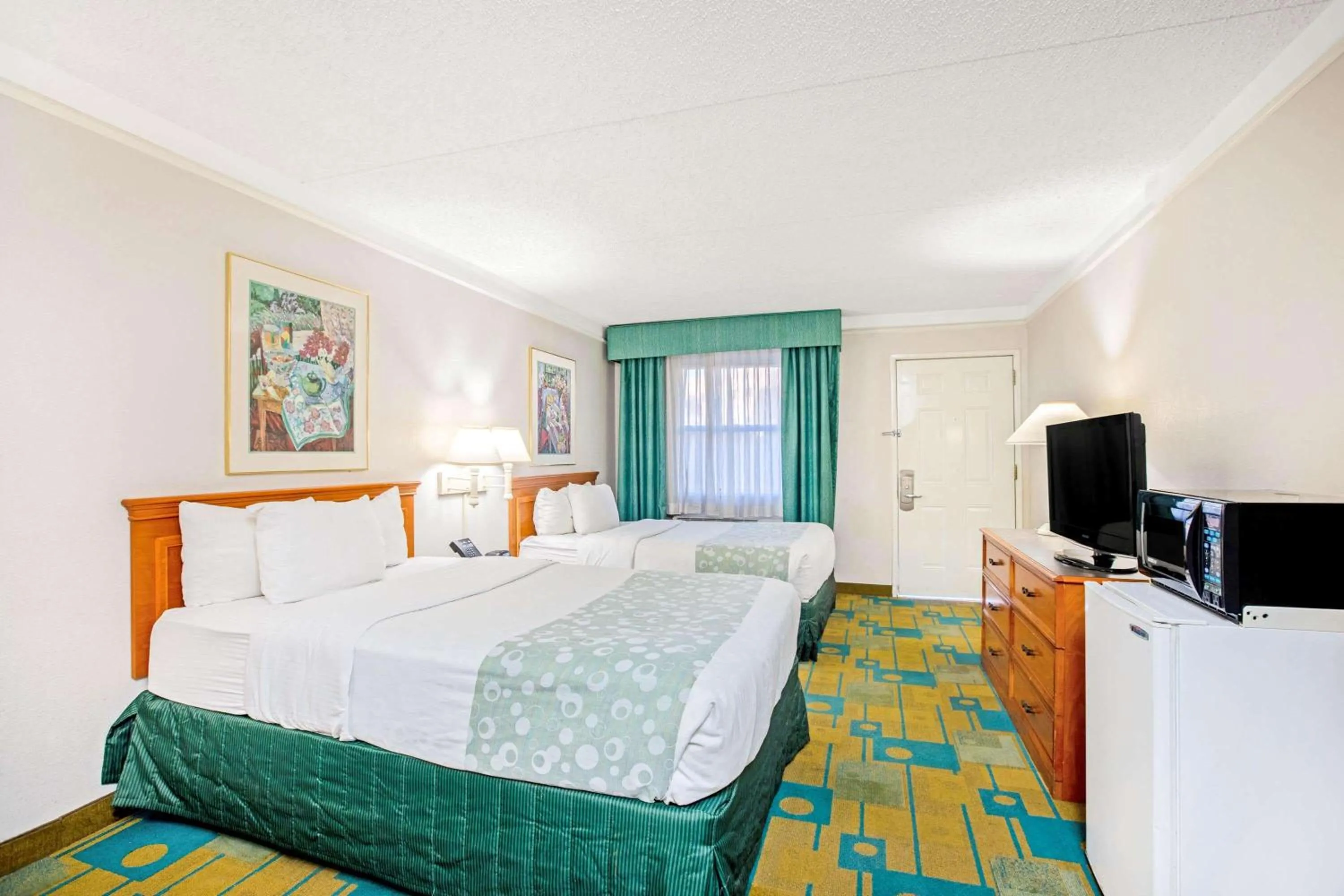 Photo of the whole room, Bed in La Quinta Inn by Wyndham El Paso Cielo Vista