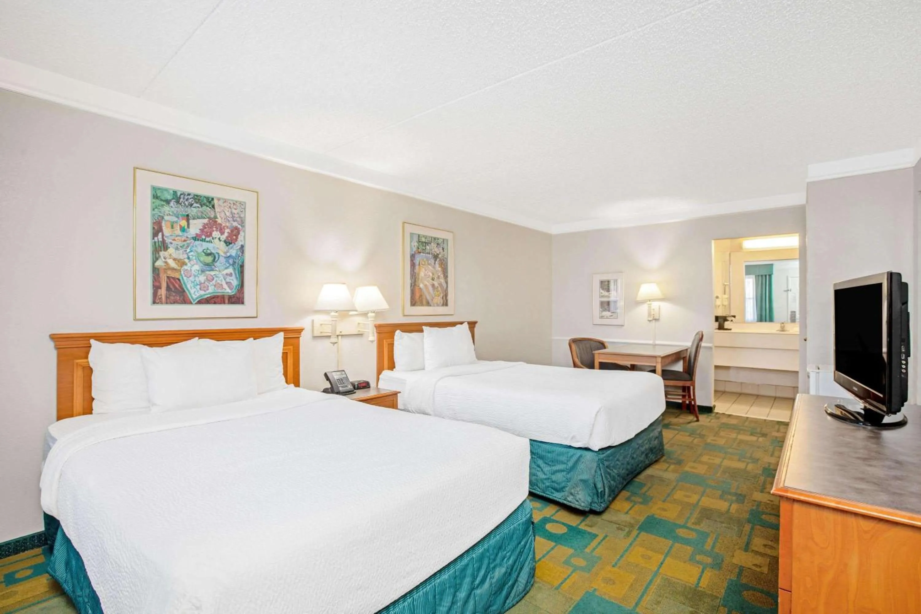 Photo of the whole room, Bed in La Quinta Inn by Wyndham El Paso Cielo Vista