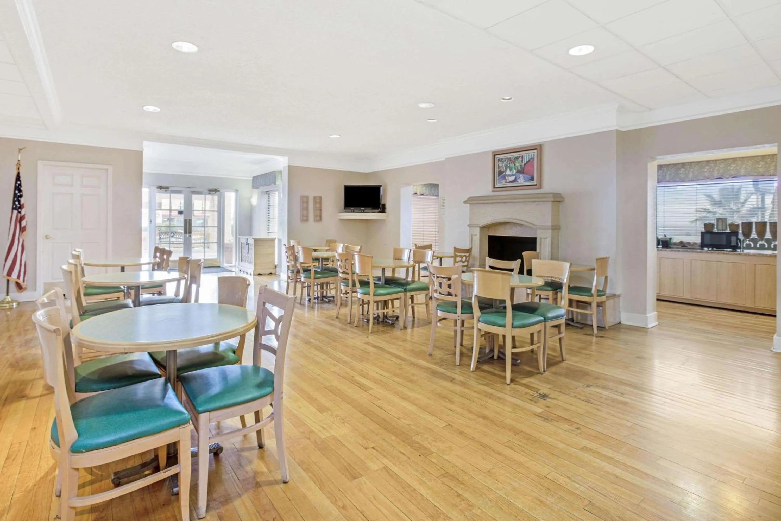 Restaurant/places to eat in La Quinta Inn by Wyndham El Paso Cielo Vista