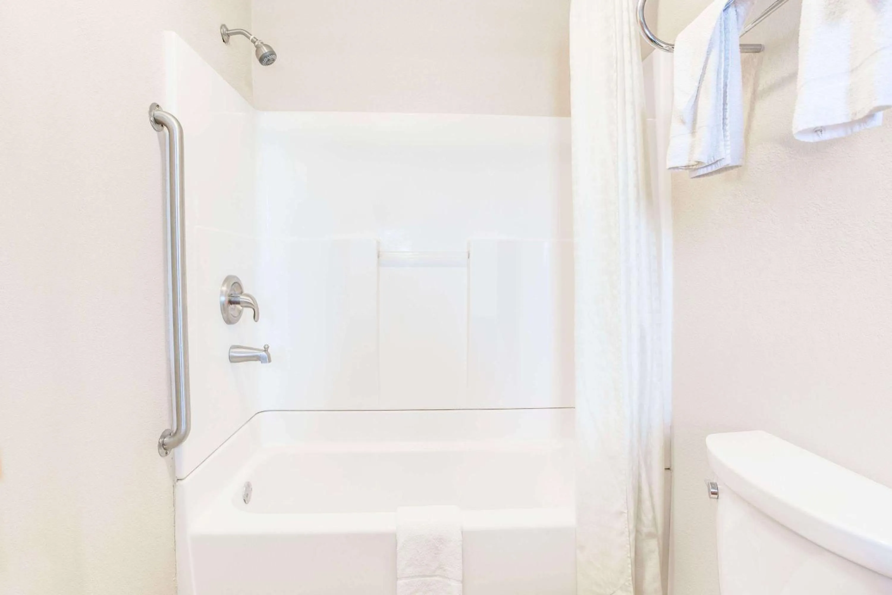 Photo of the whole room in Travel Inn