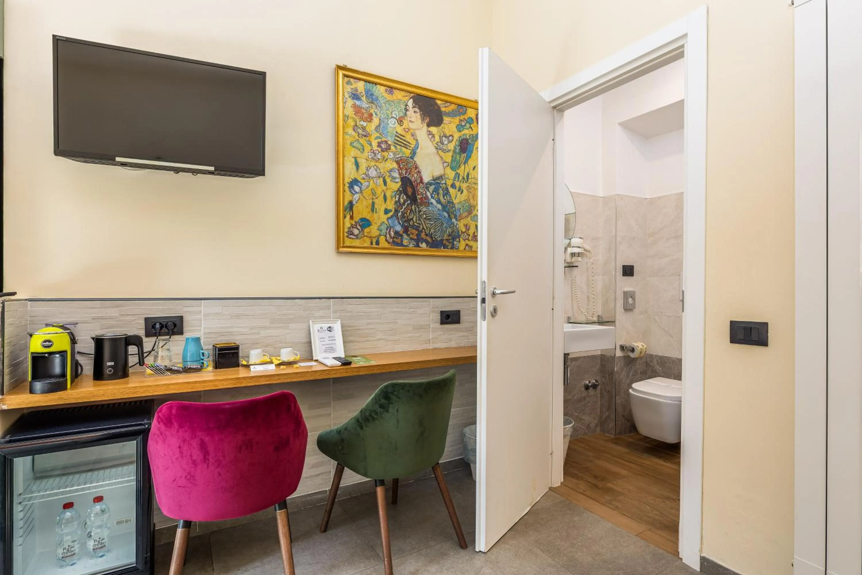 Bedroom, Bed in Seven