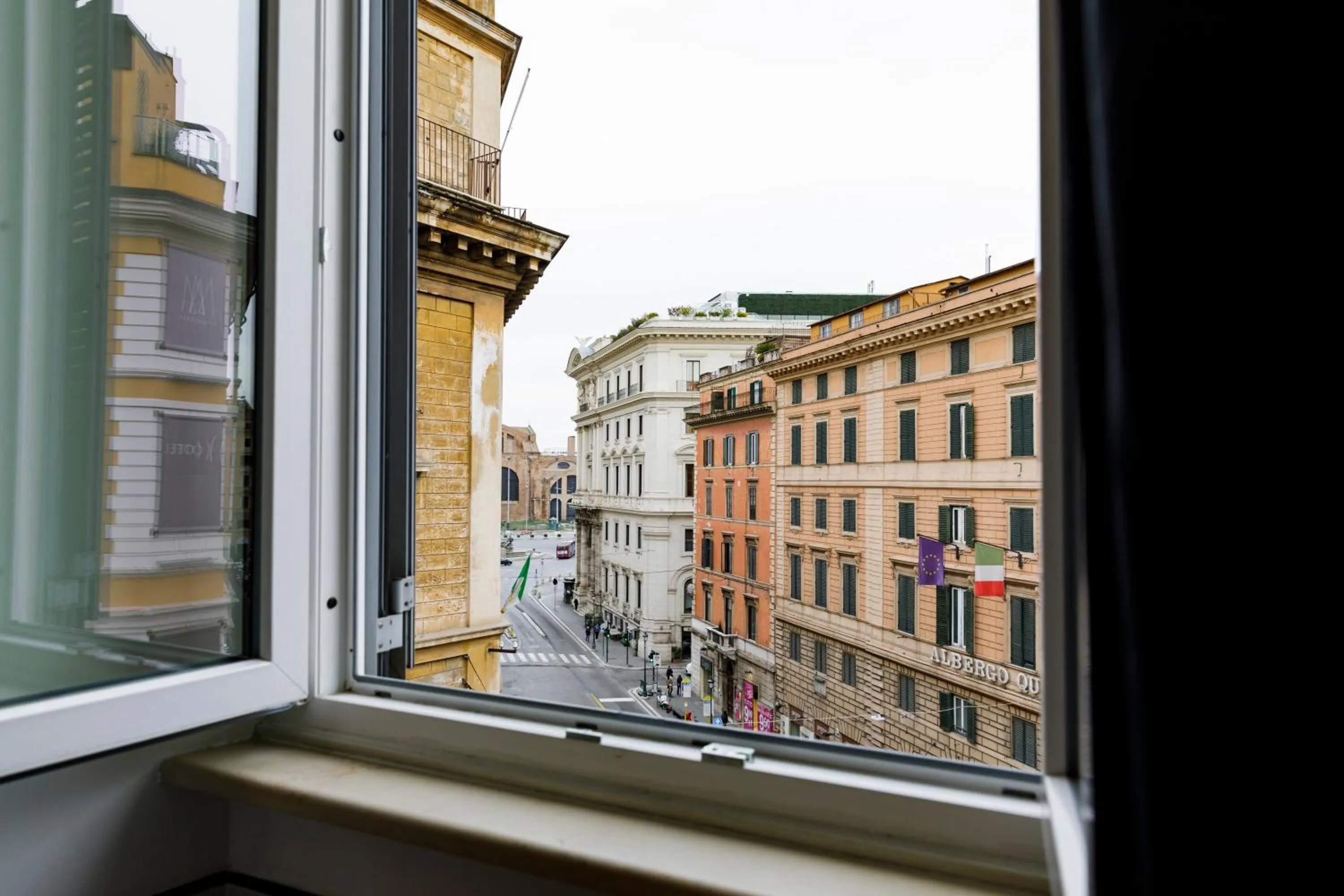 Nearby landmark in Seven