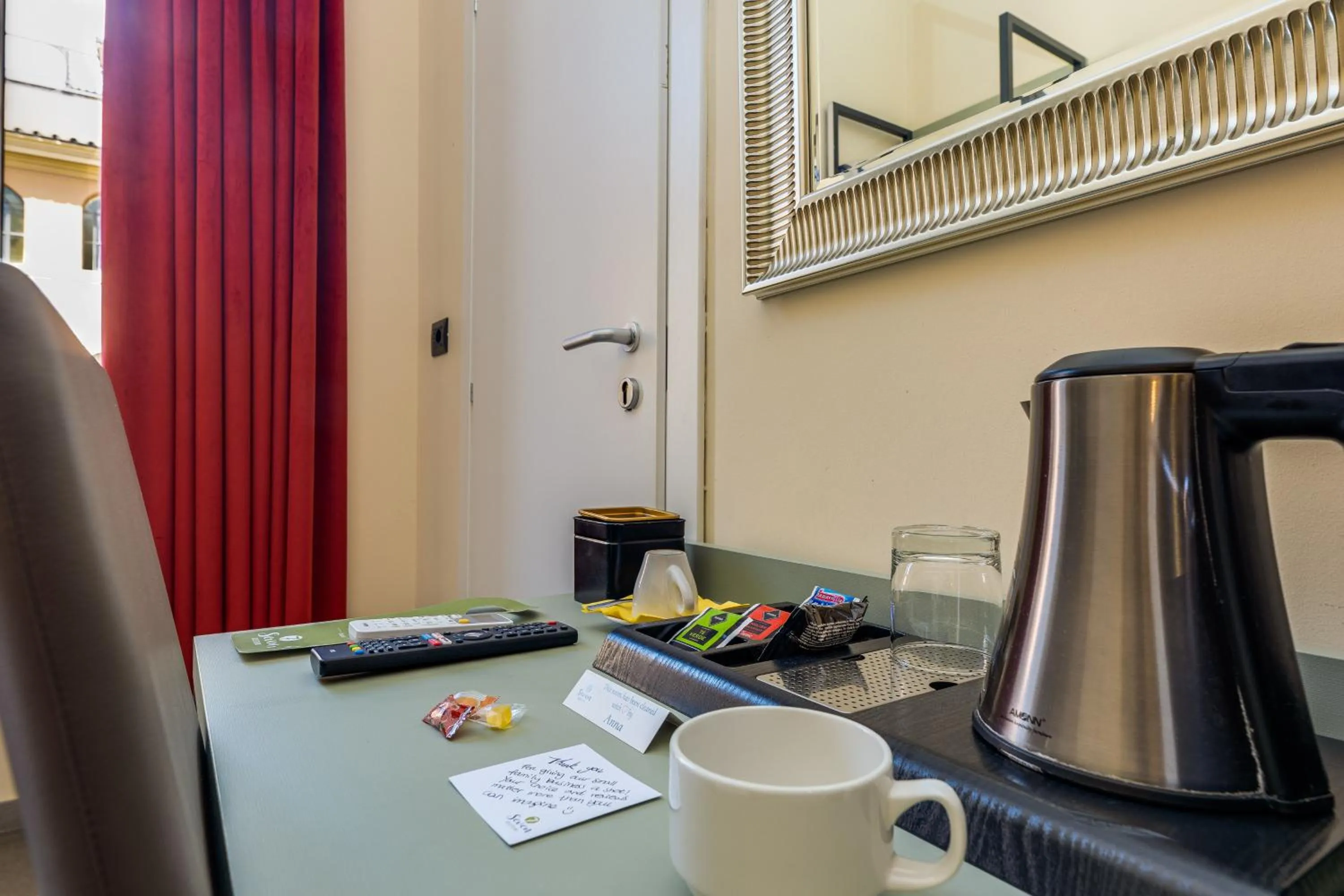 Coffee/tea facilities in Seven