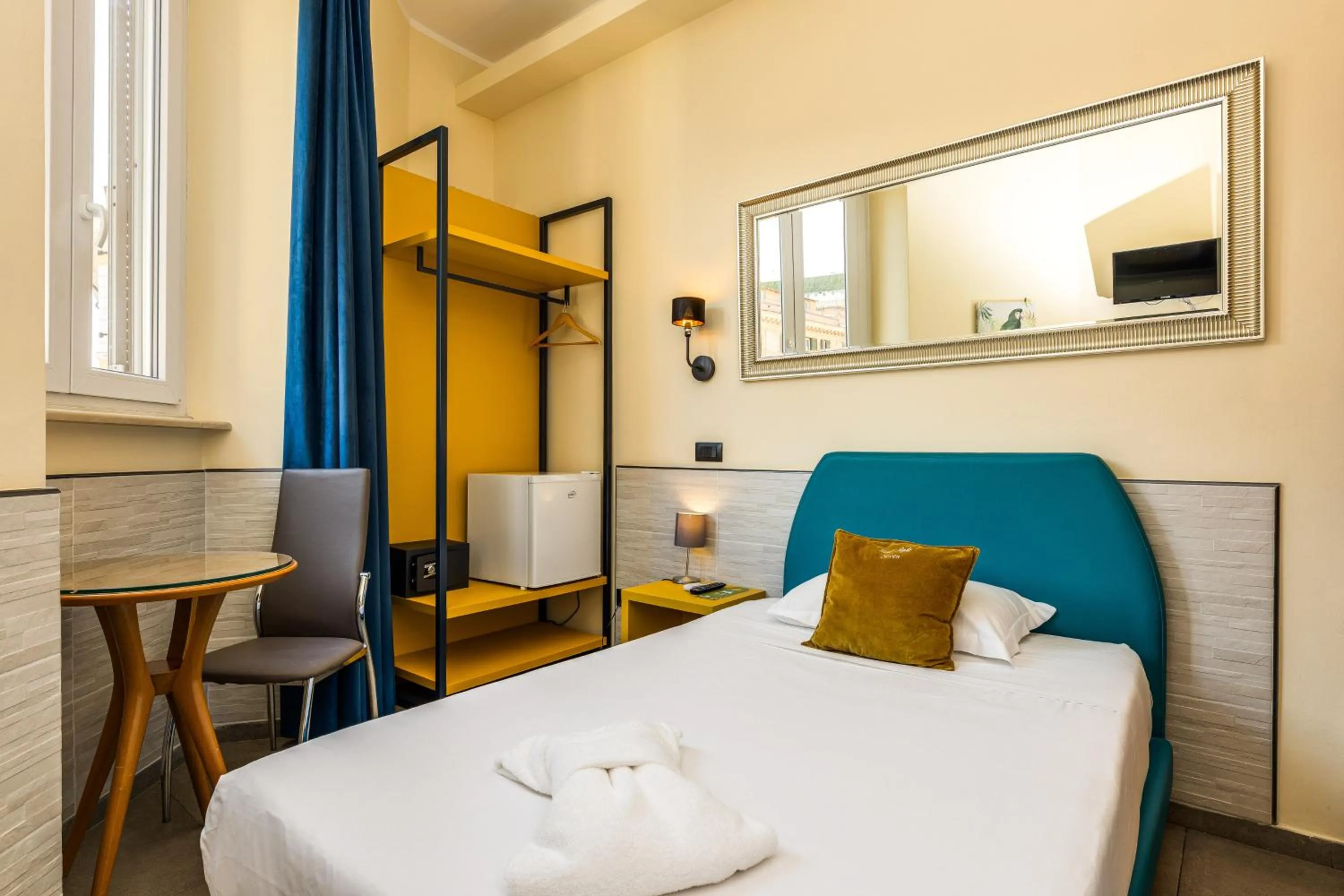 Coffee/tea facilities, Bed in Seven