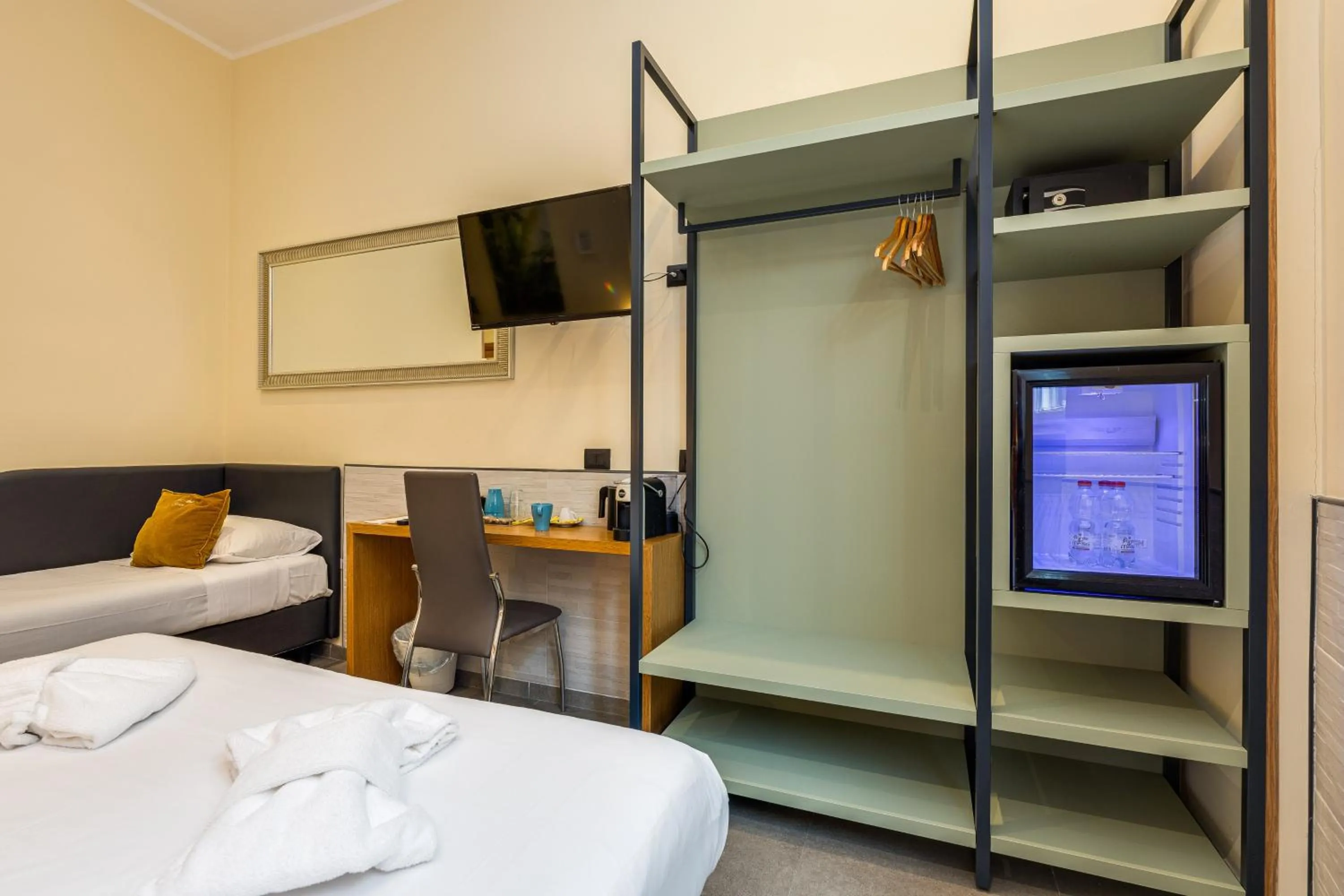 Bedroom, Bed in Seven