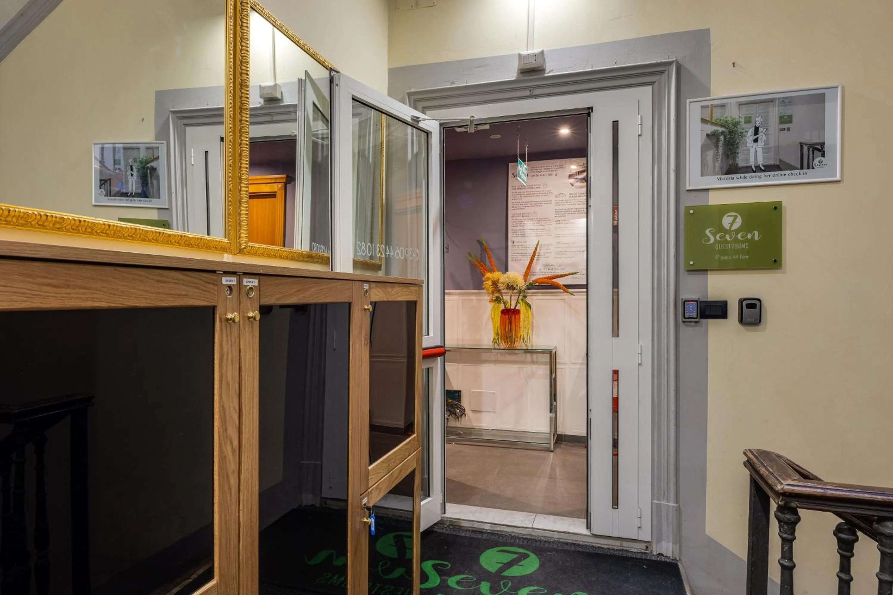 Lobby or reception in Seven