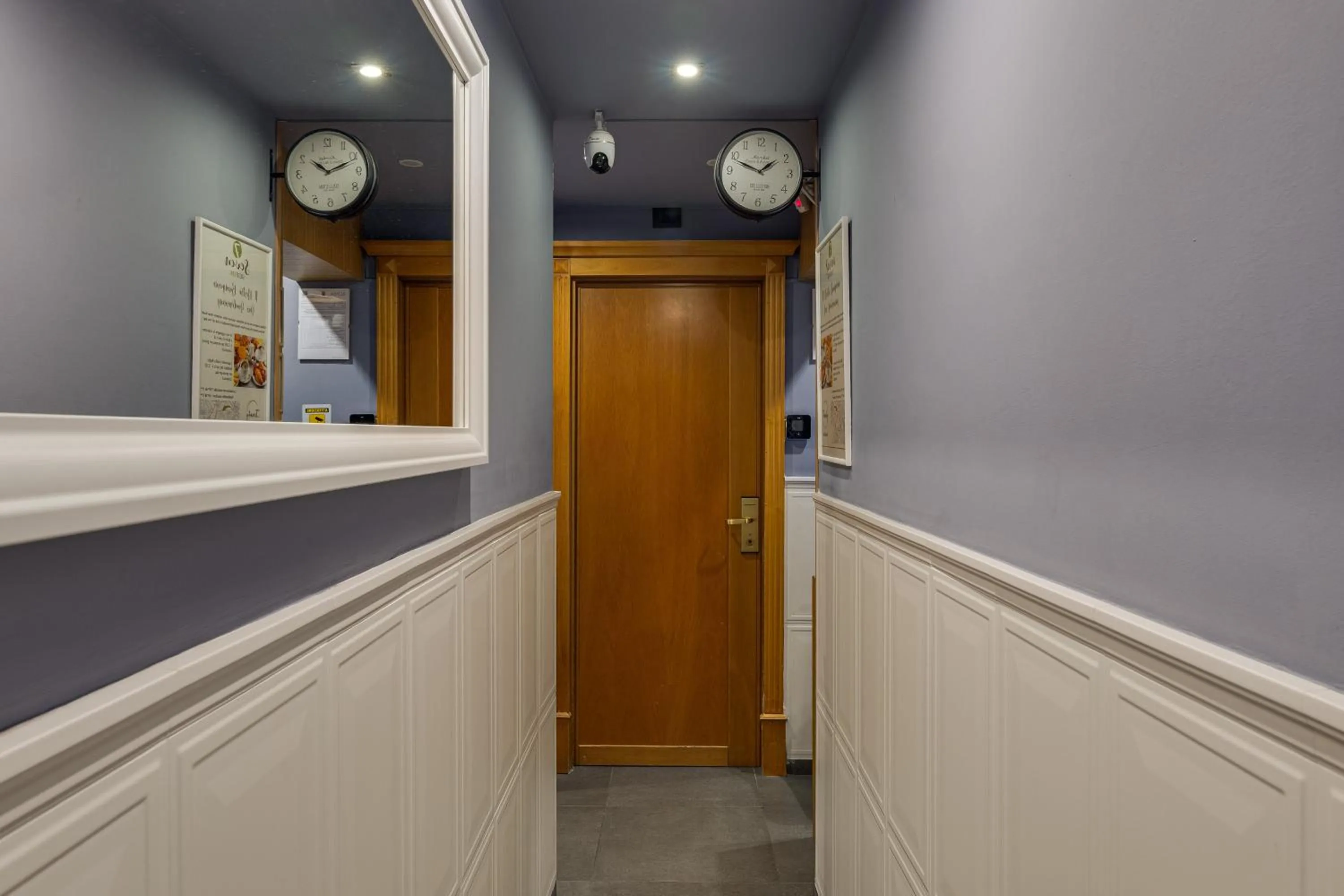 Lobby or reception in Seven