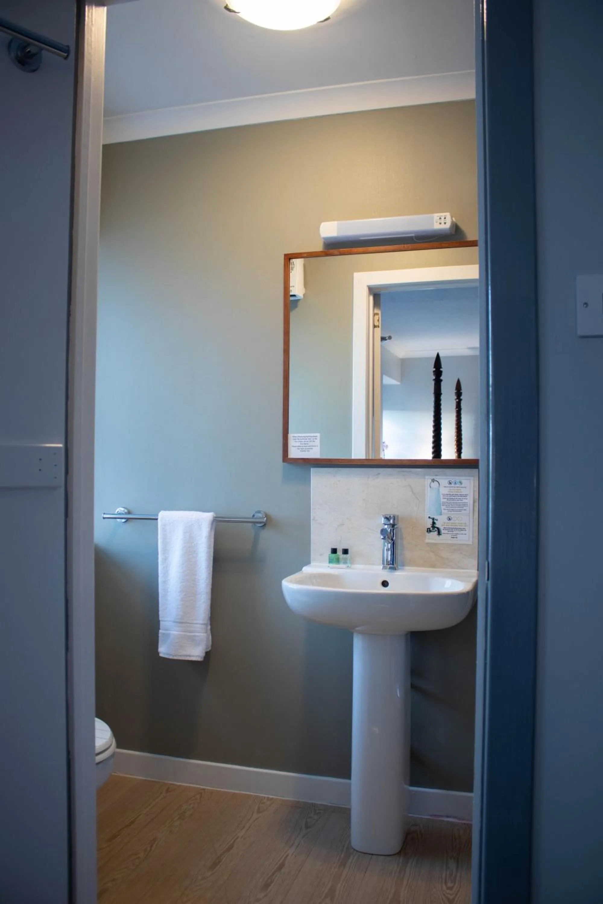 The Rosedale Hotel & Restaurant