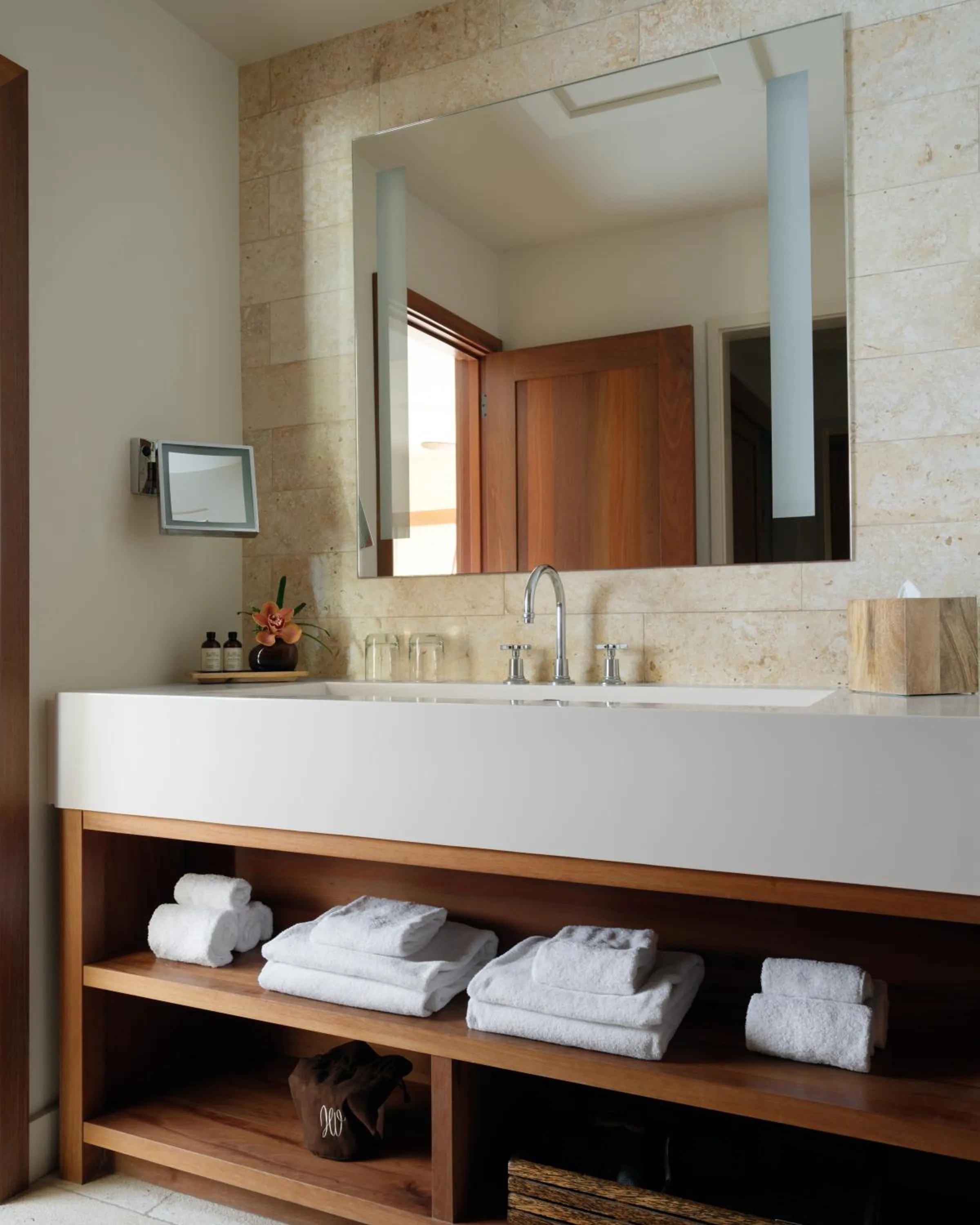 Bathroom in Hotel Wailea, Relais & Châteaux - Adults Only