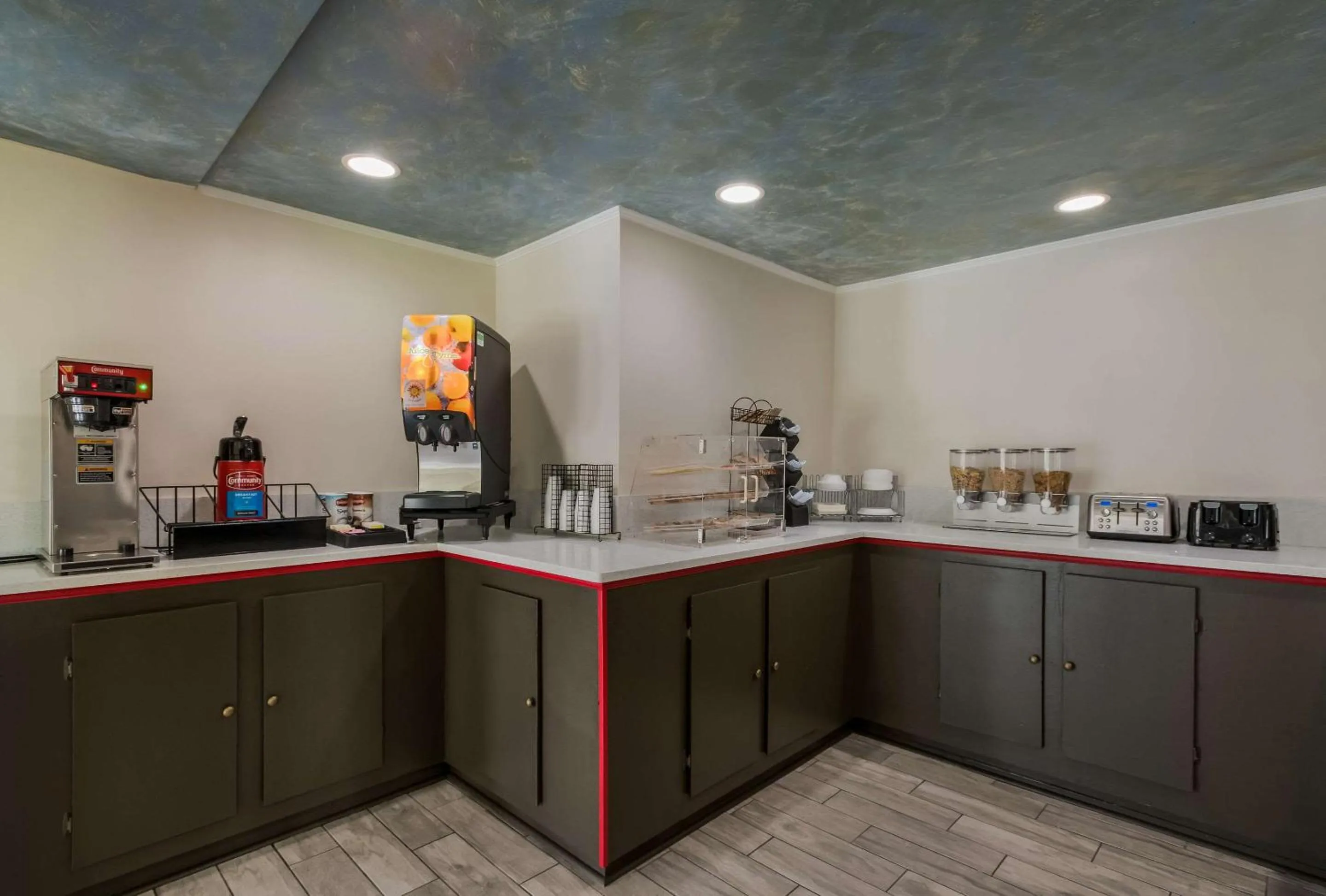 Breakfast in Econo Lodge Inn & Suites Diamondhead