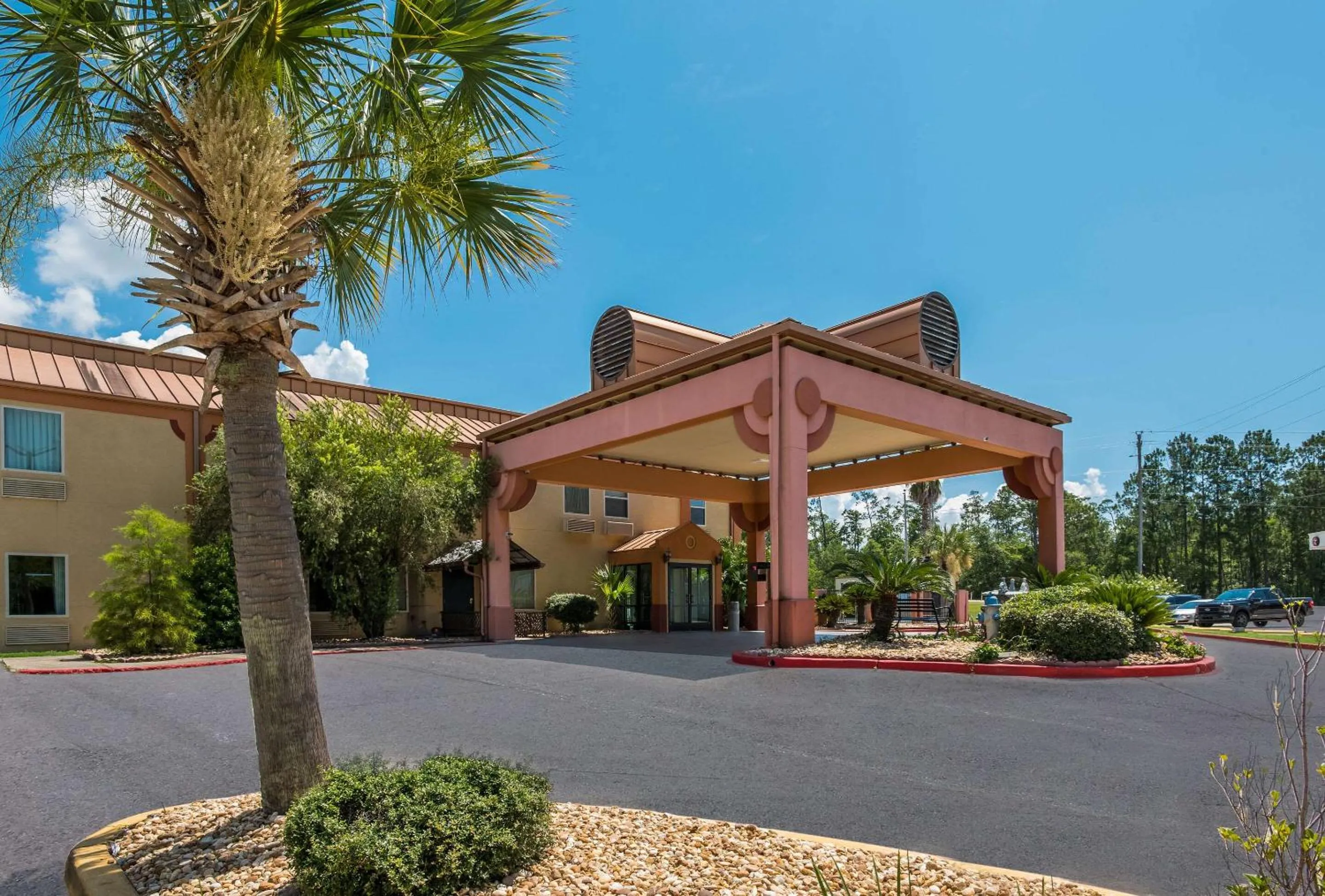 Property building in Econo Lodge Inn & Suites Diamondhead
