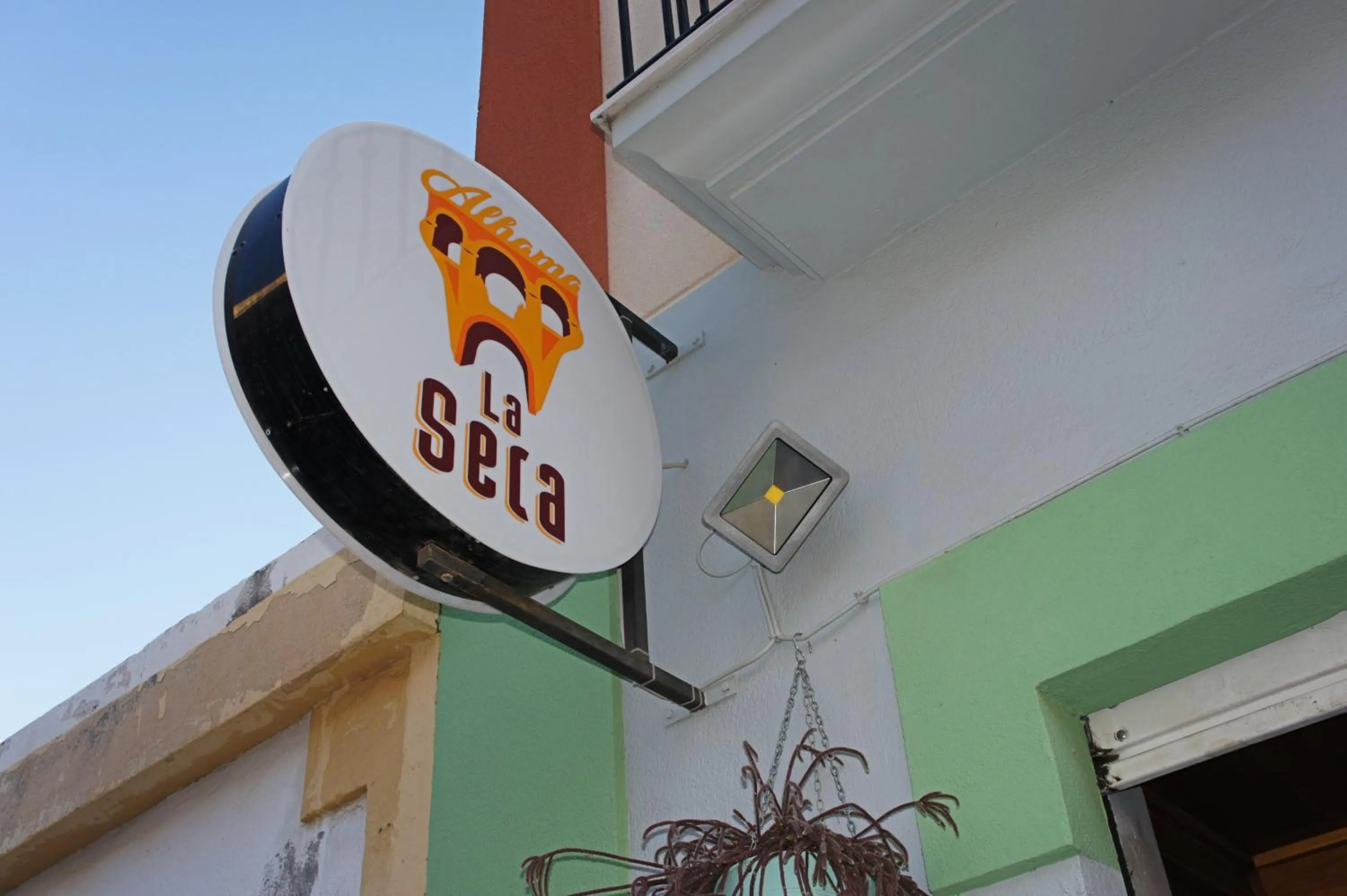 Food and drinks in APARTAMENTOS ALBANTA