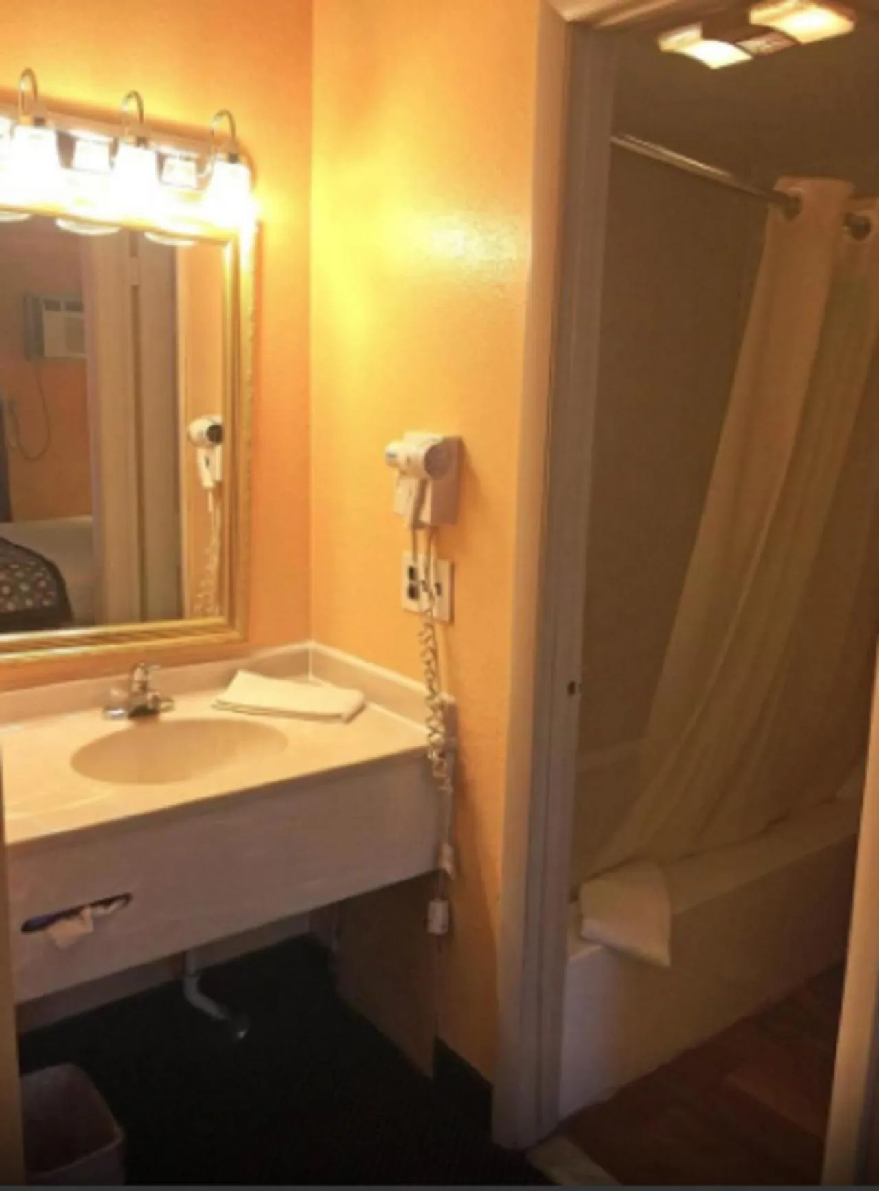 Bathroom in Americas Best Value Inn Pottstown