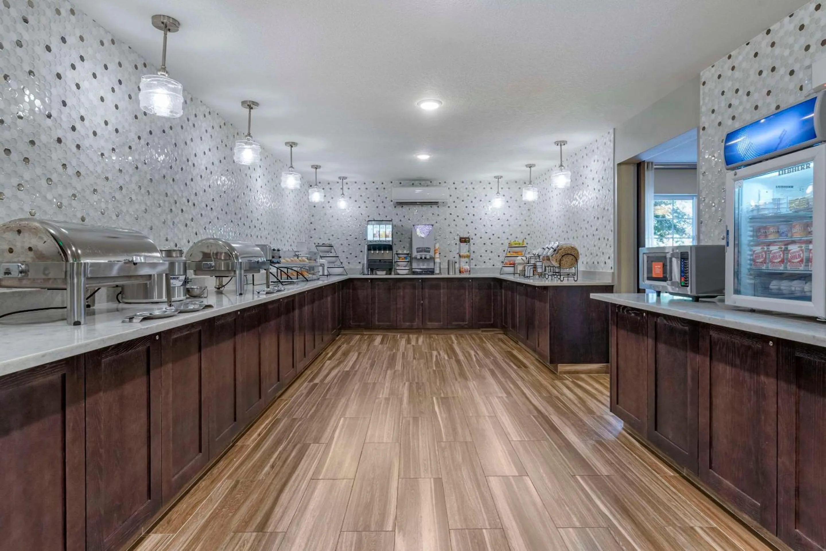 Breakfast in Comfort Inn & Suites Tualatin - Lake Oswego South