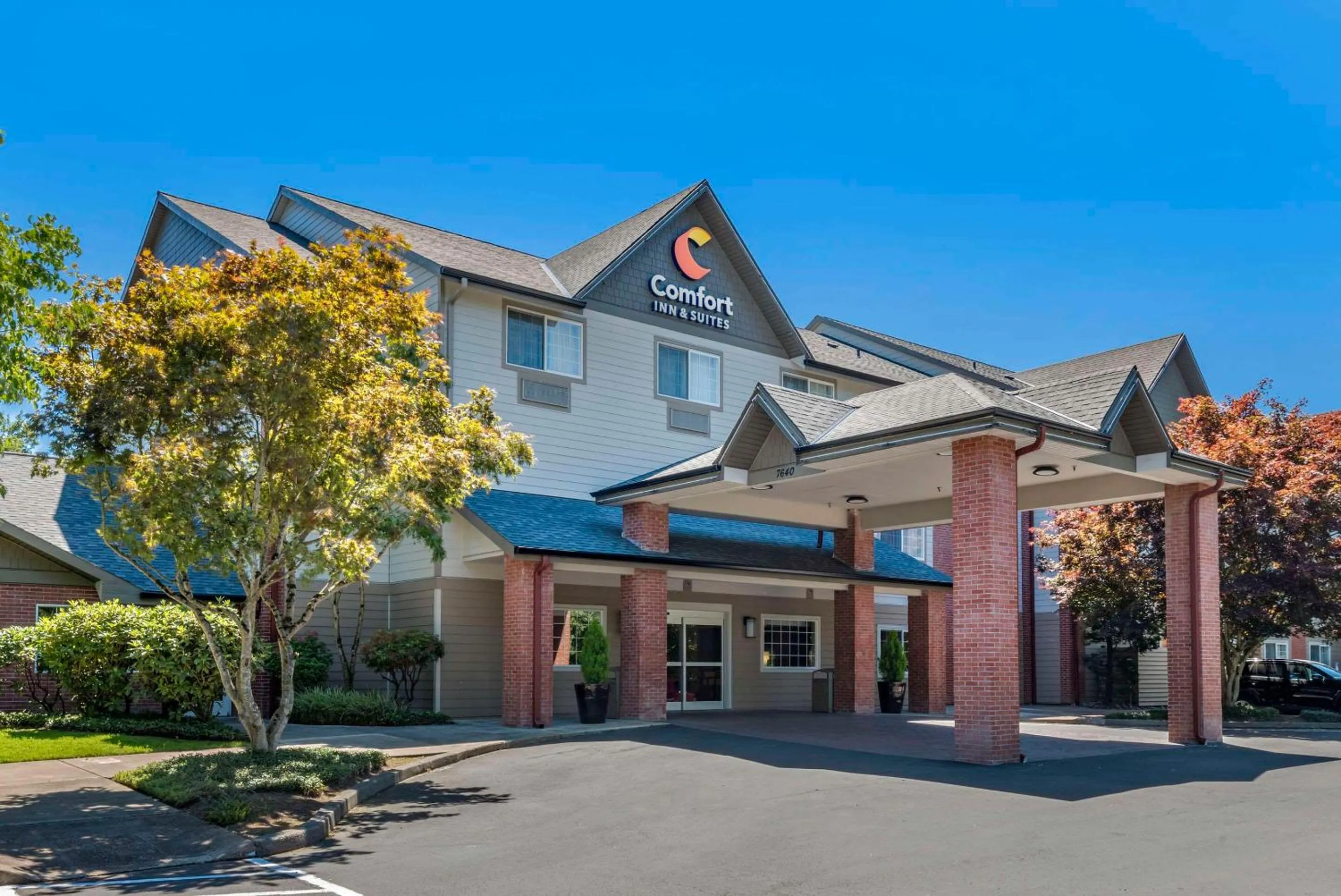 Property building in Comfort Inn & Suites Tualatin - Lake Oswego South