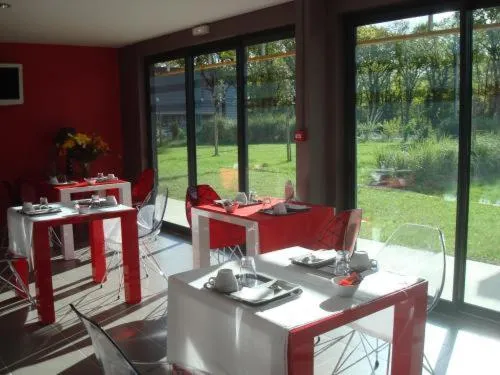 Restaurant/places to eat in Hôtel Anaïade, The Originals City, Saint-Nazaire Pornichet