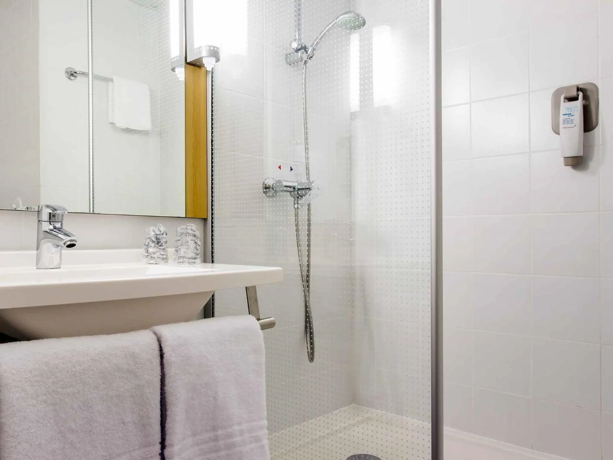 Bathroom in ibis budget Concarneau