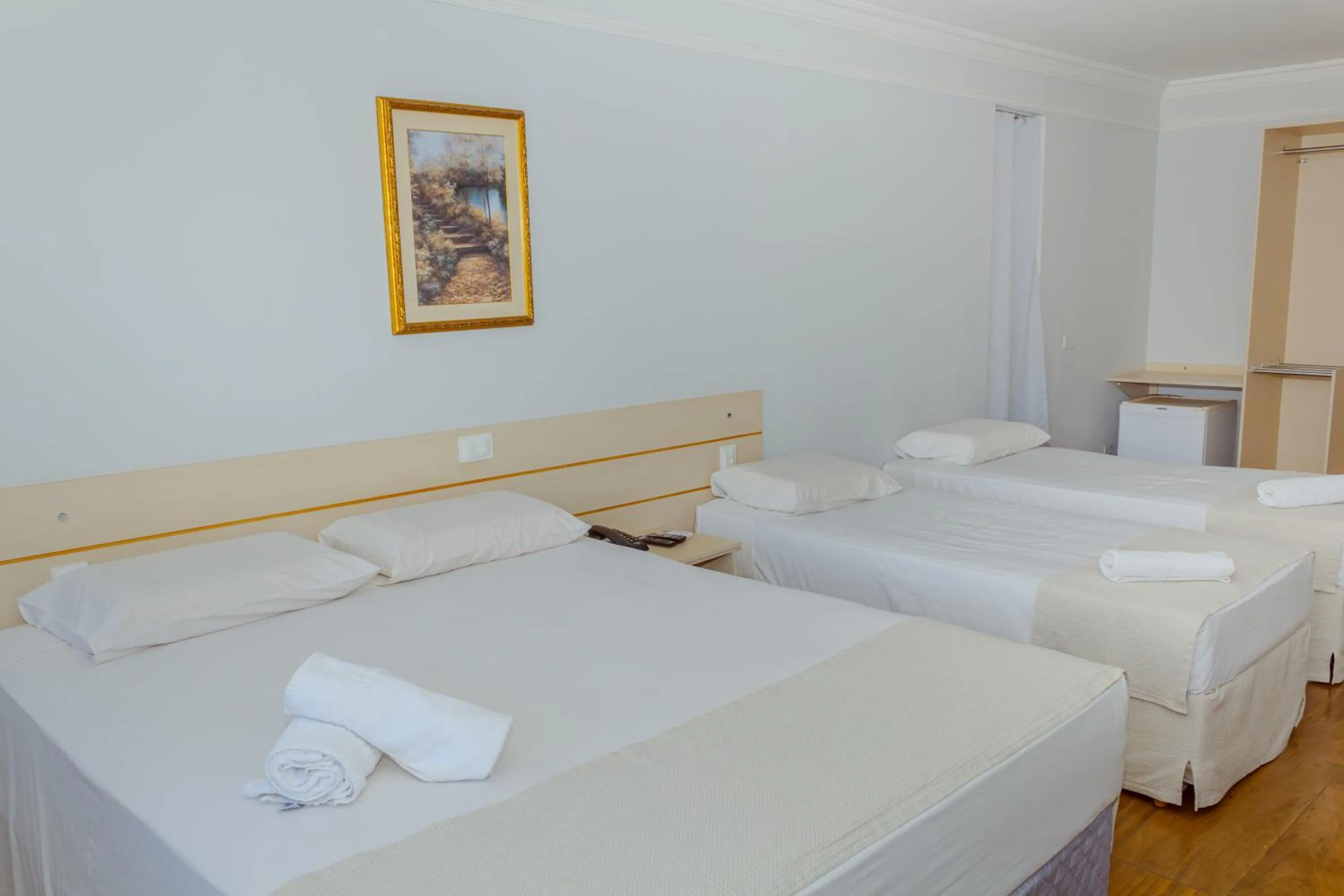 Photo of the whole room, Bed in Harbor Buriti Hotel