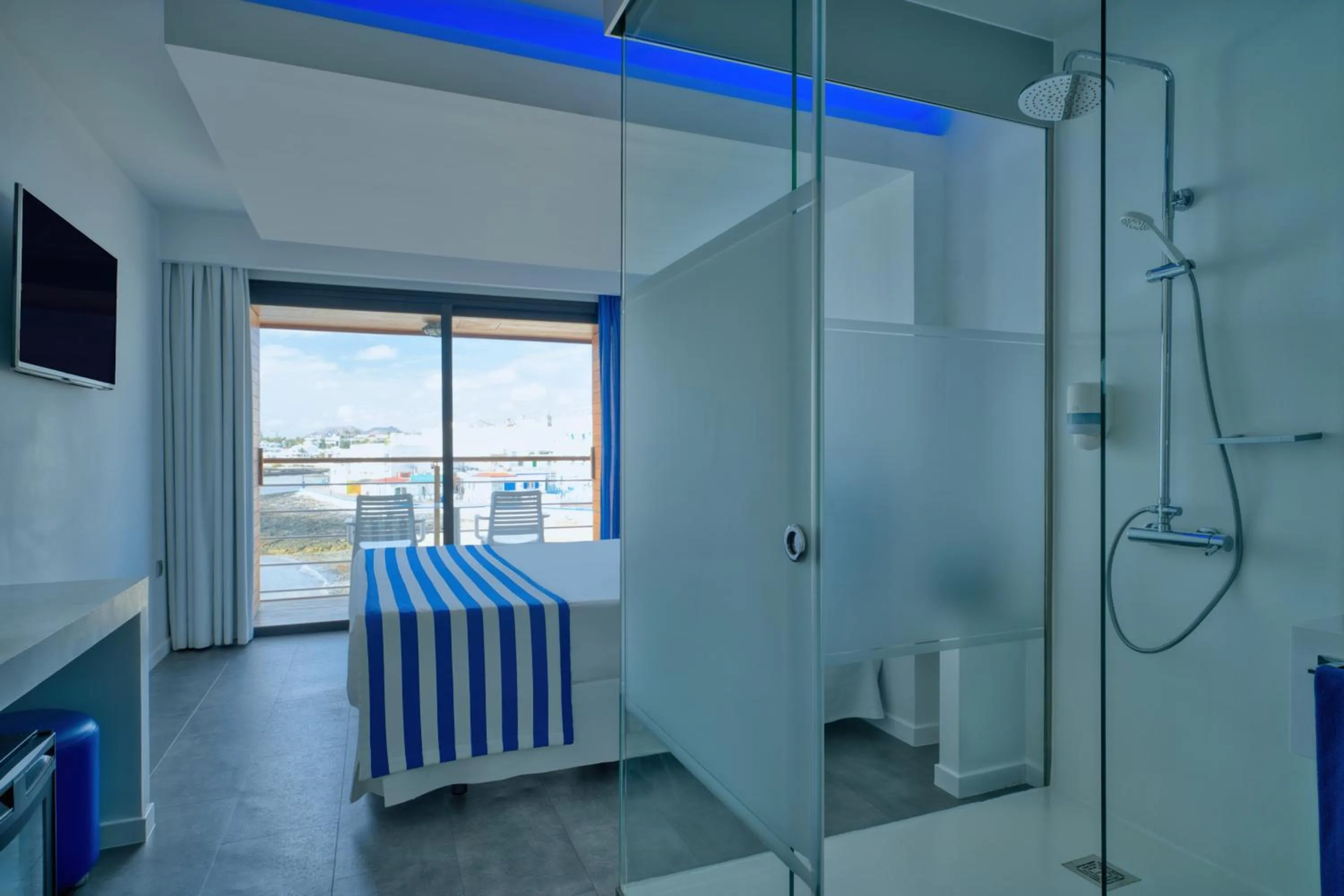 Shower, Bed in Hotel Boutique La Marquesina - Adults Only