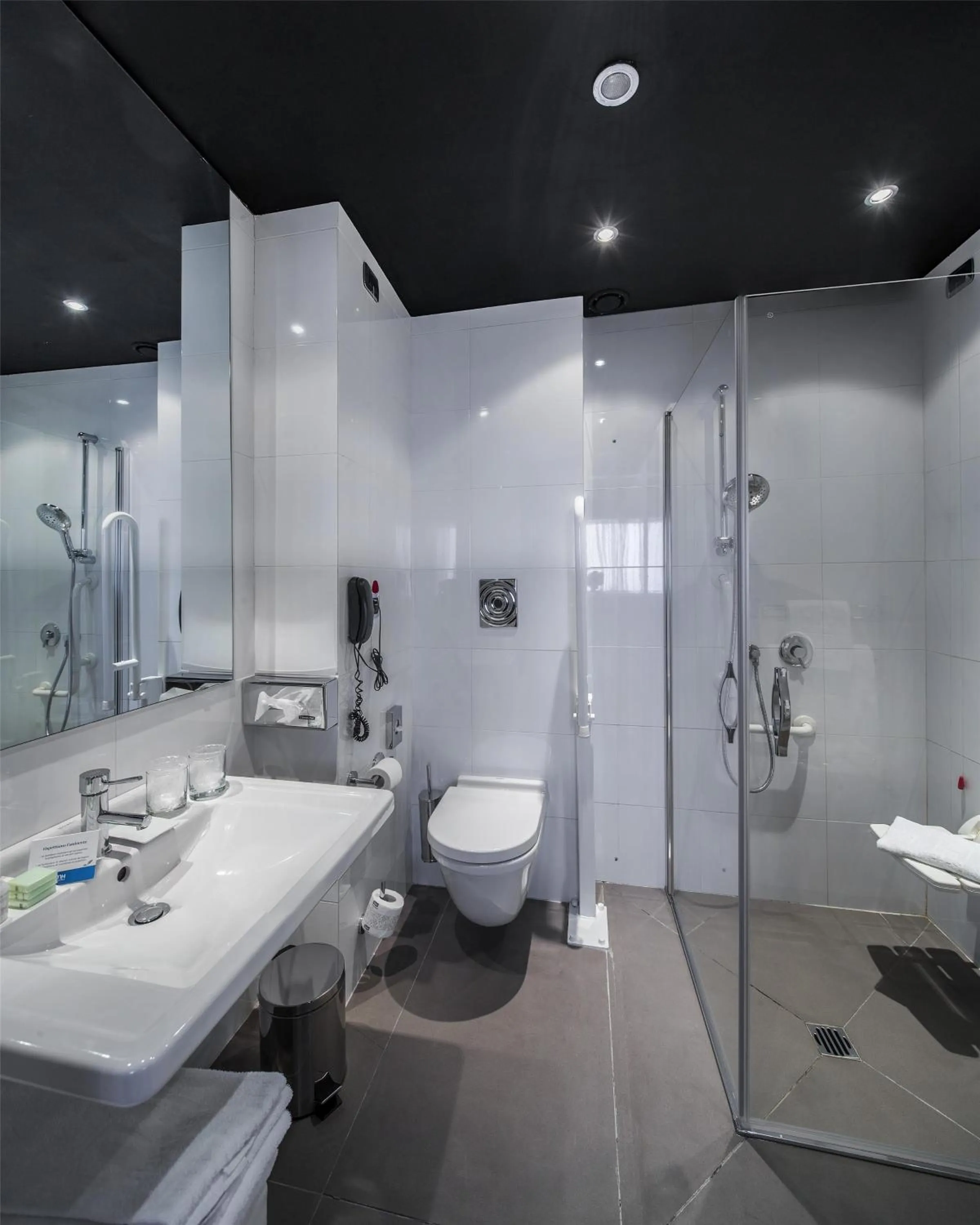 Bathroom in NH Milano Fiera