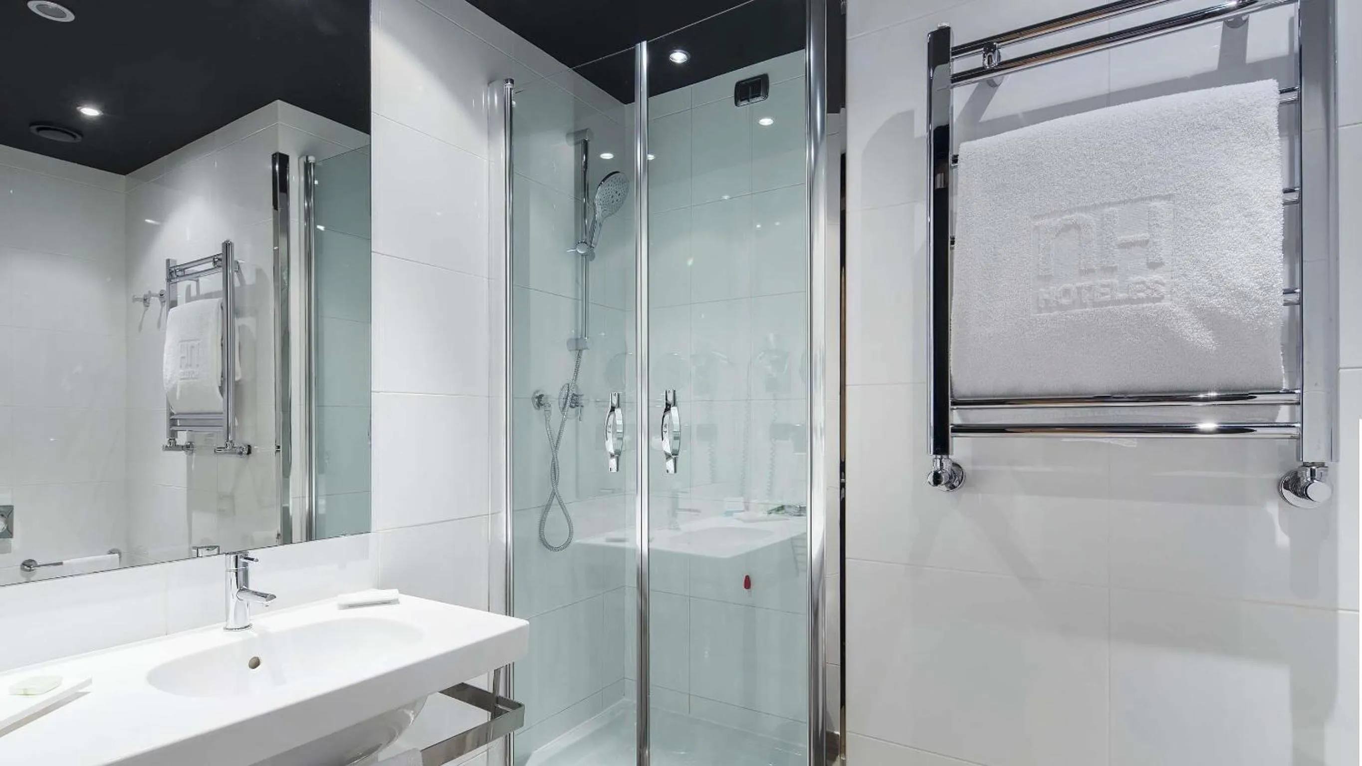 Bathroom in NH Milano Fiera