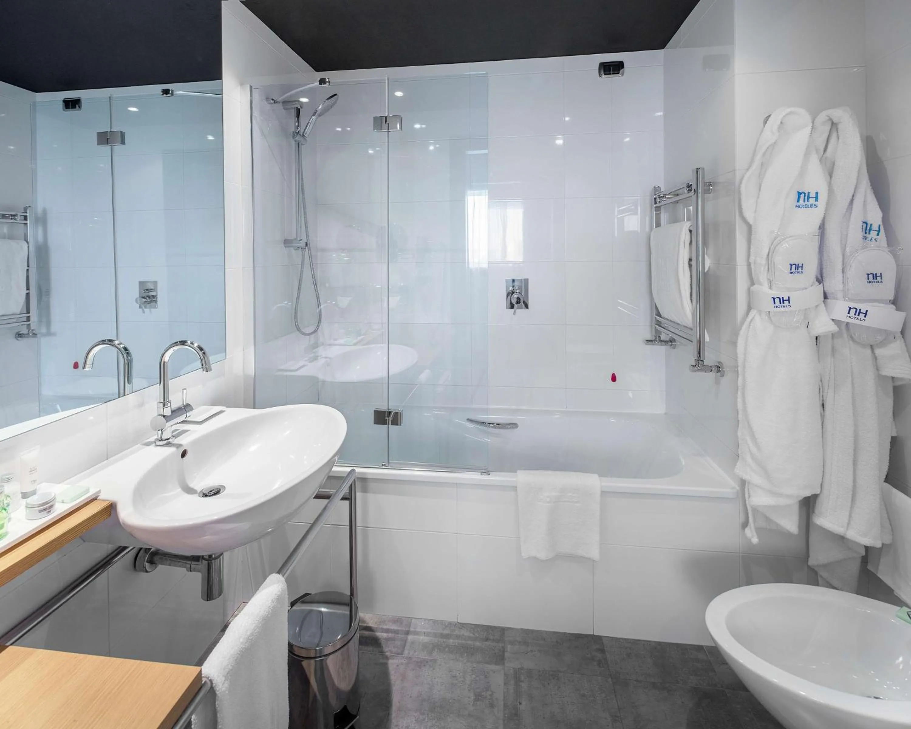 Bathroom in NH Milano Fiera