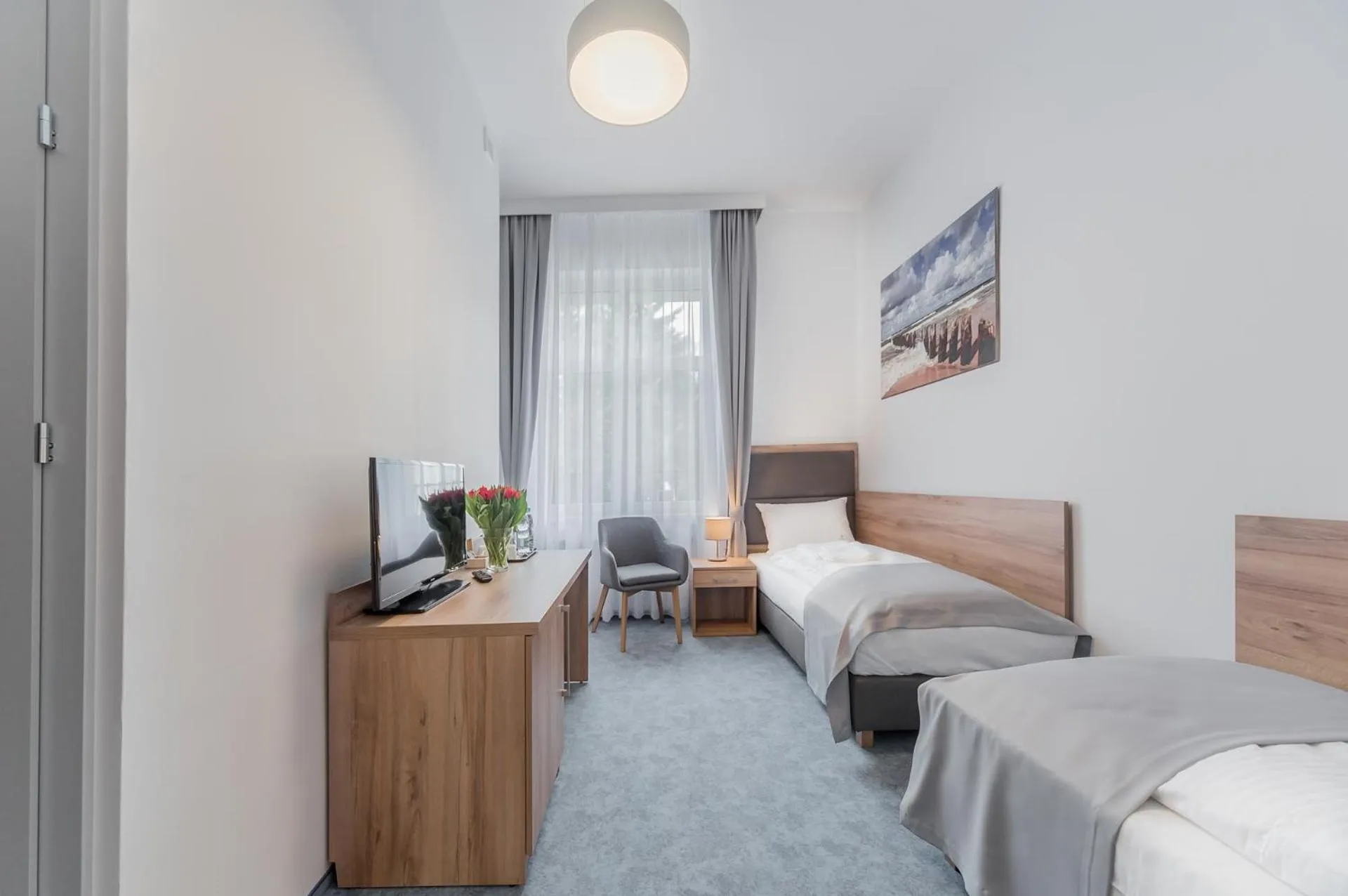 Photo of the whole room, Bed in Harmony House