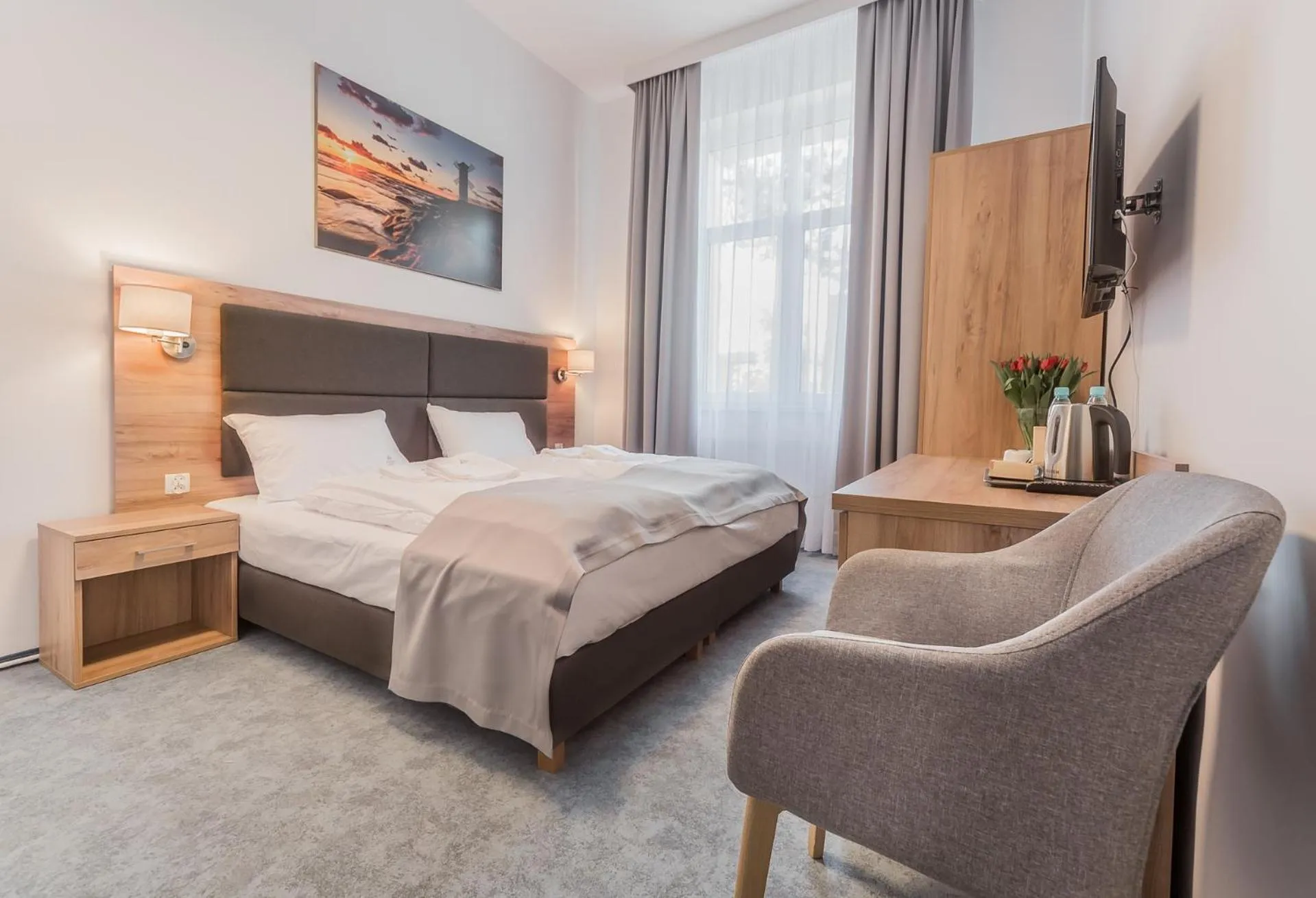 Photo of the whole room, Bed in Harmony House