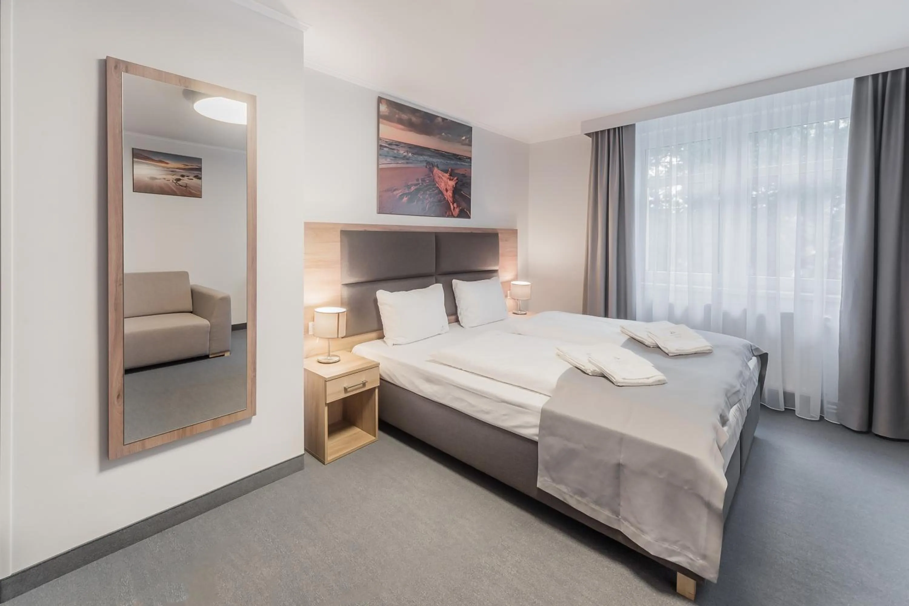 Photo of the whole room, Bed in Harmony House