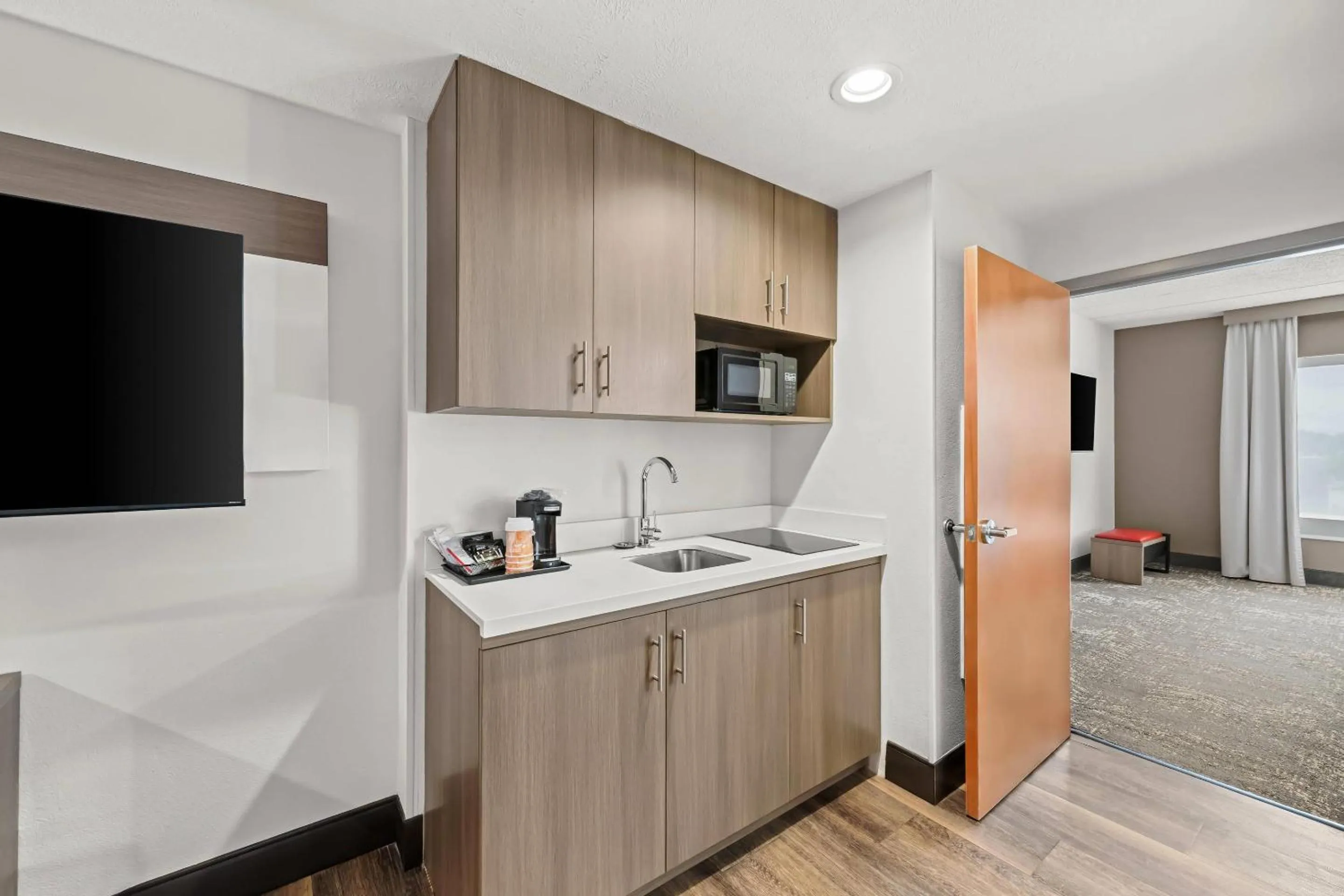 Bedroom in Comfort Suites Columbia at Harbison