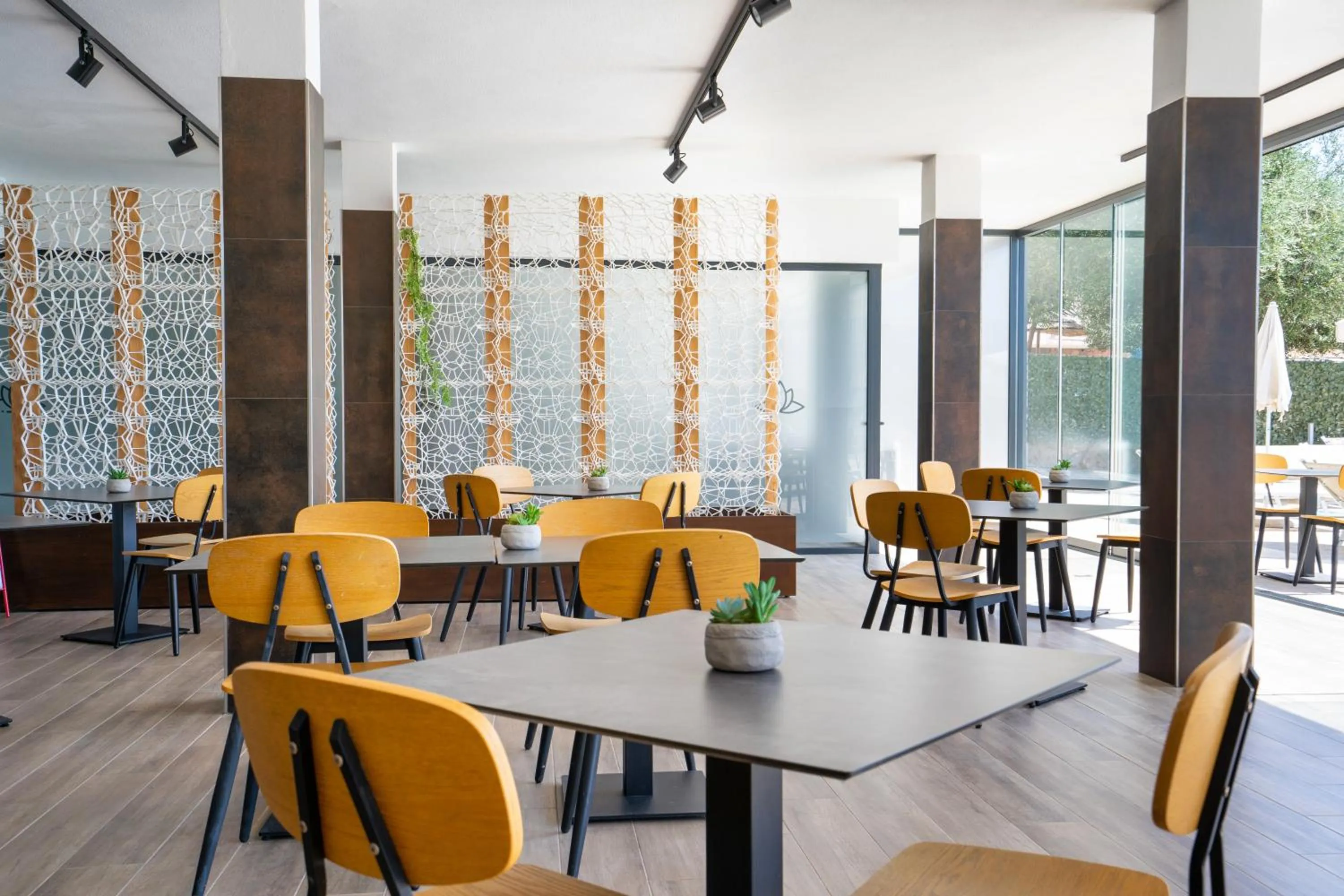 Lounge or bar in Horizon Hotel Badesi