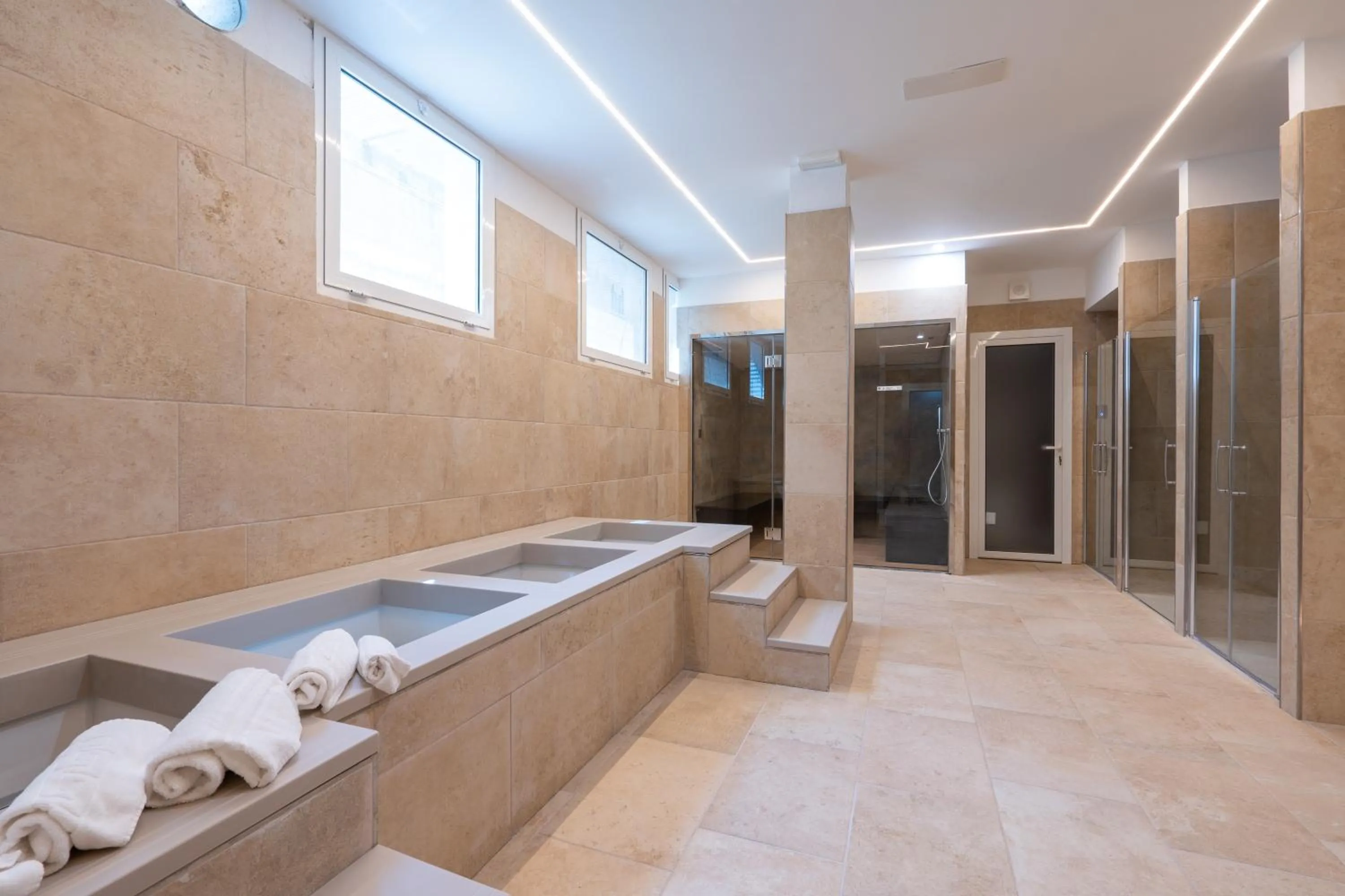 Shower in Horizon Hotel Badesi