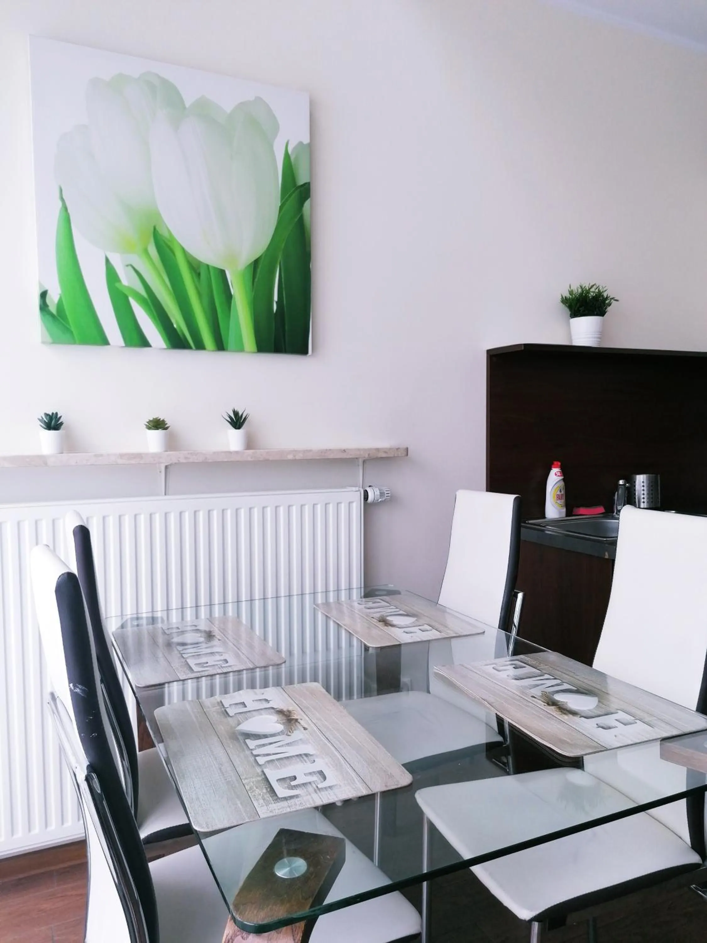 Dining area in NotaBene Wola Apartment