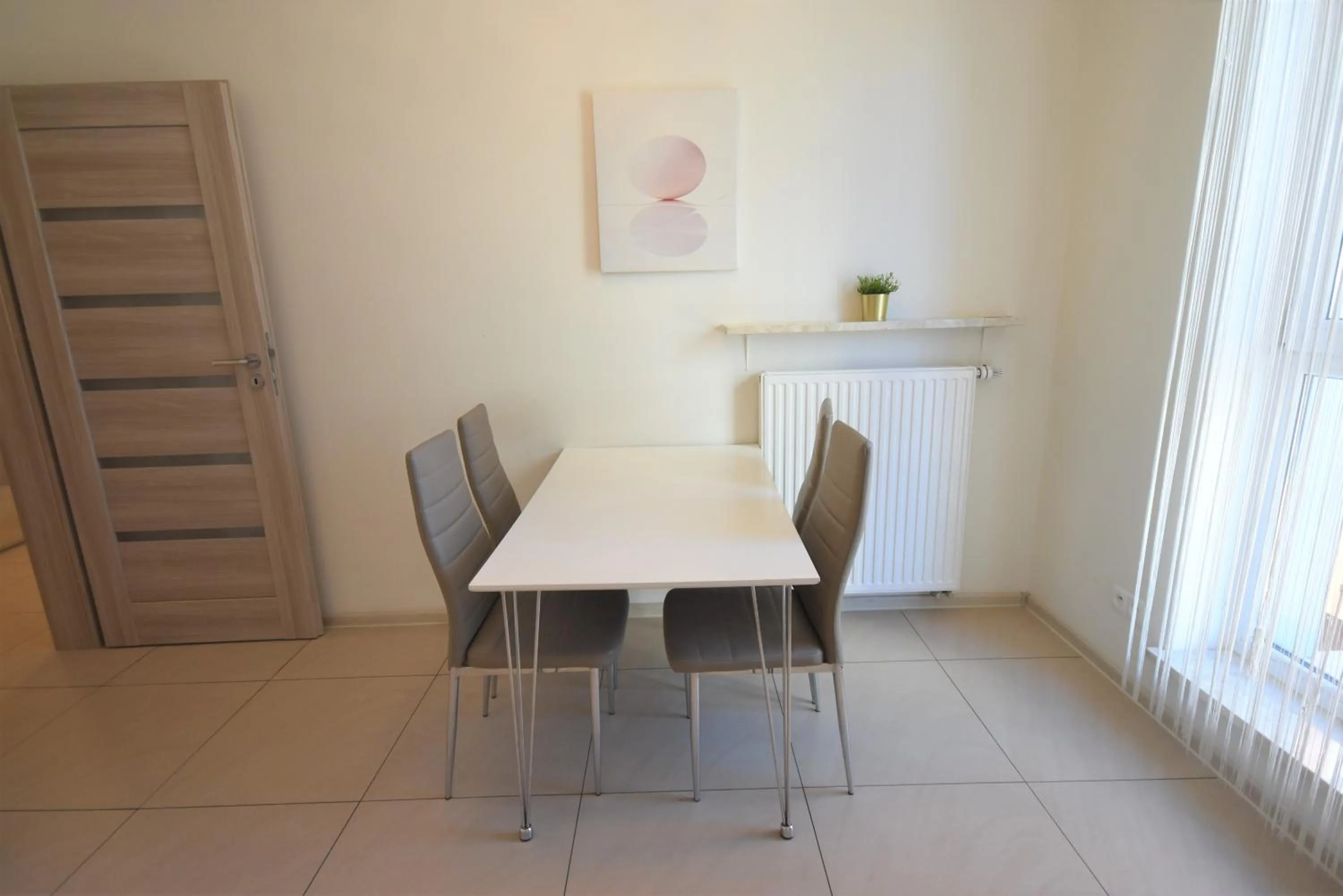 Dining area in NotaBene Wola Apartment