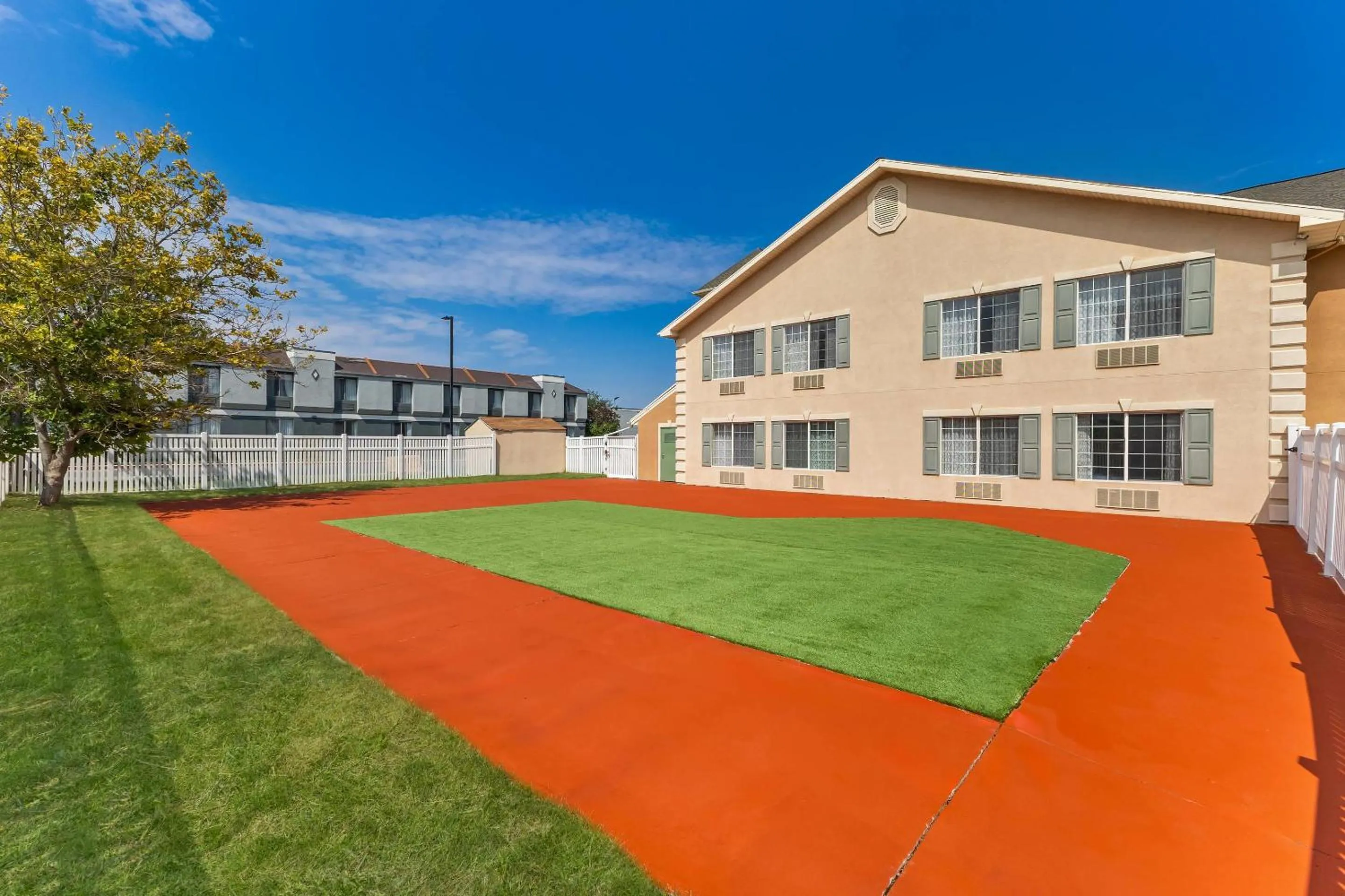 Swimming pool in Quality Inn & Suites Salt Lake City Airport West