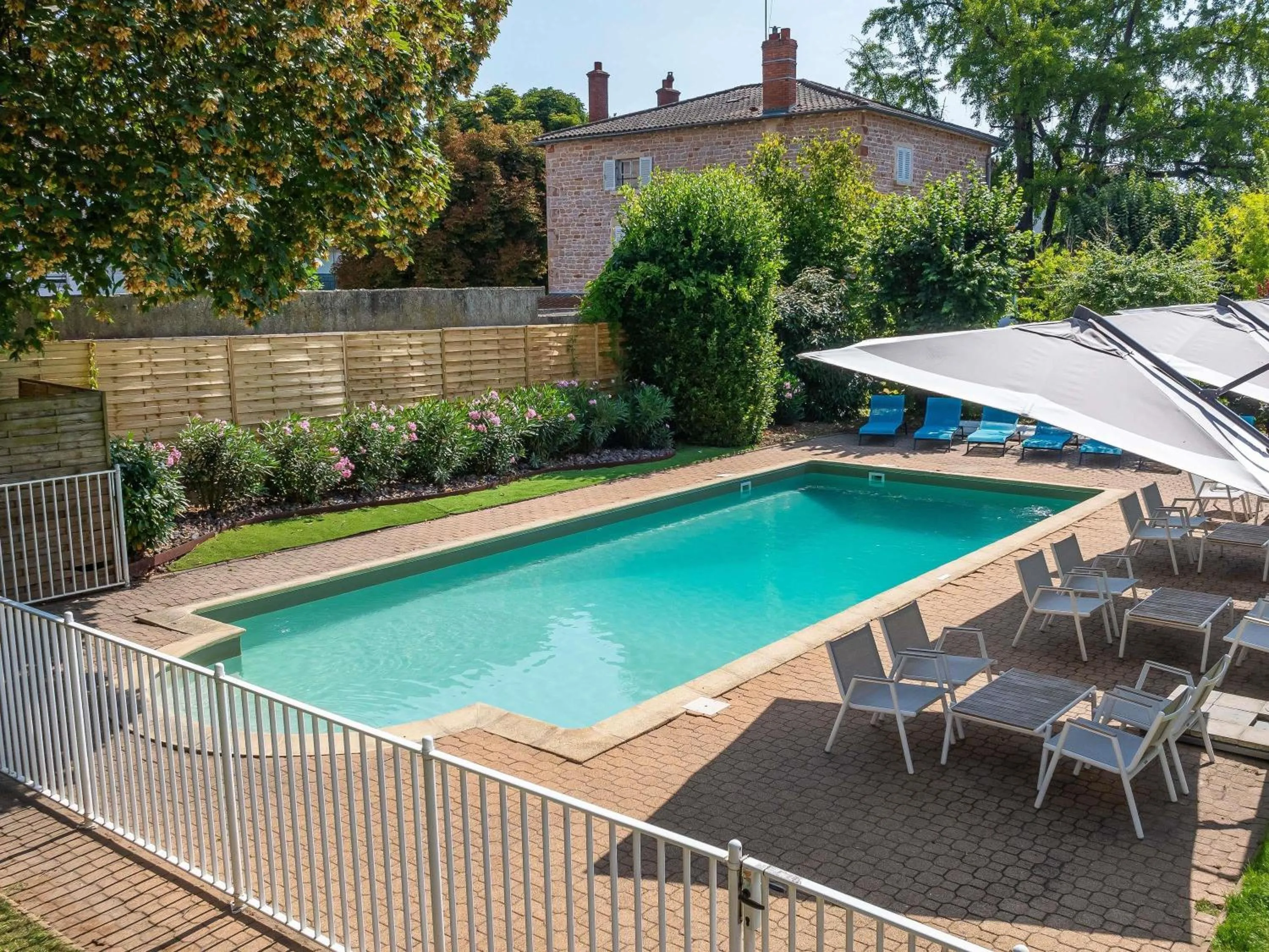 Spring in ibis Styles Macon Centre