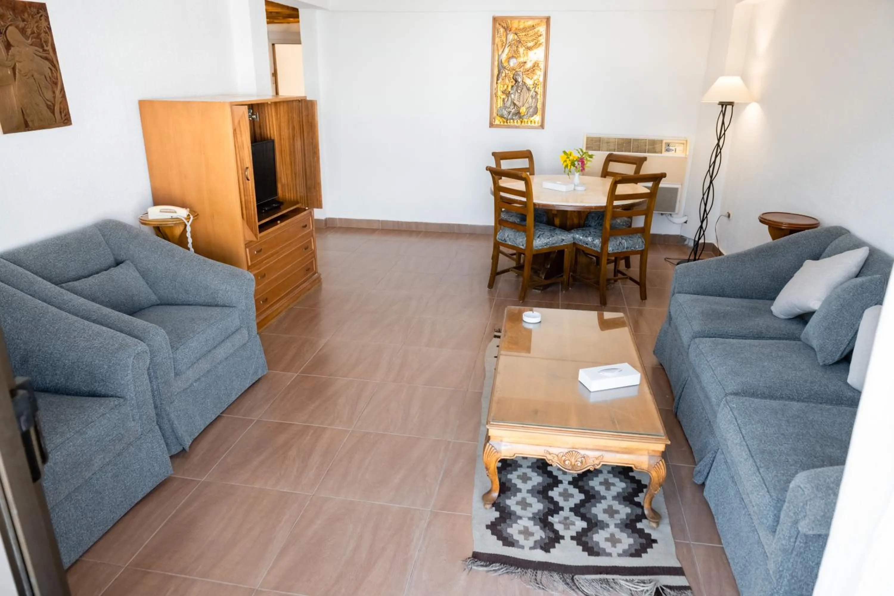 Living room in Turquoise Beach Hotel