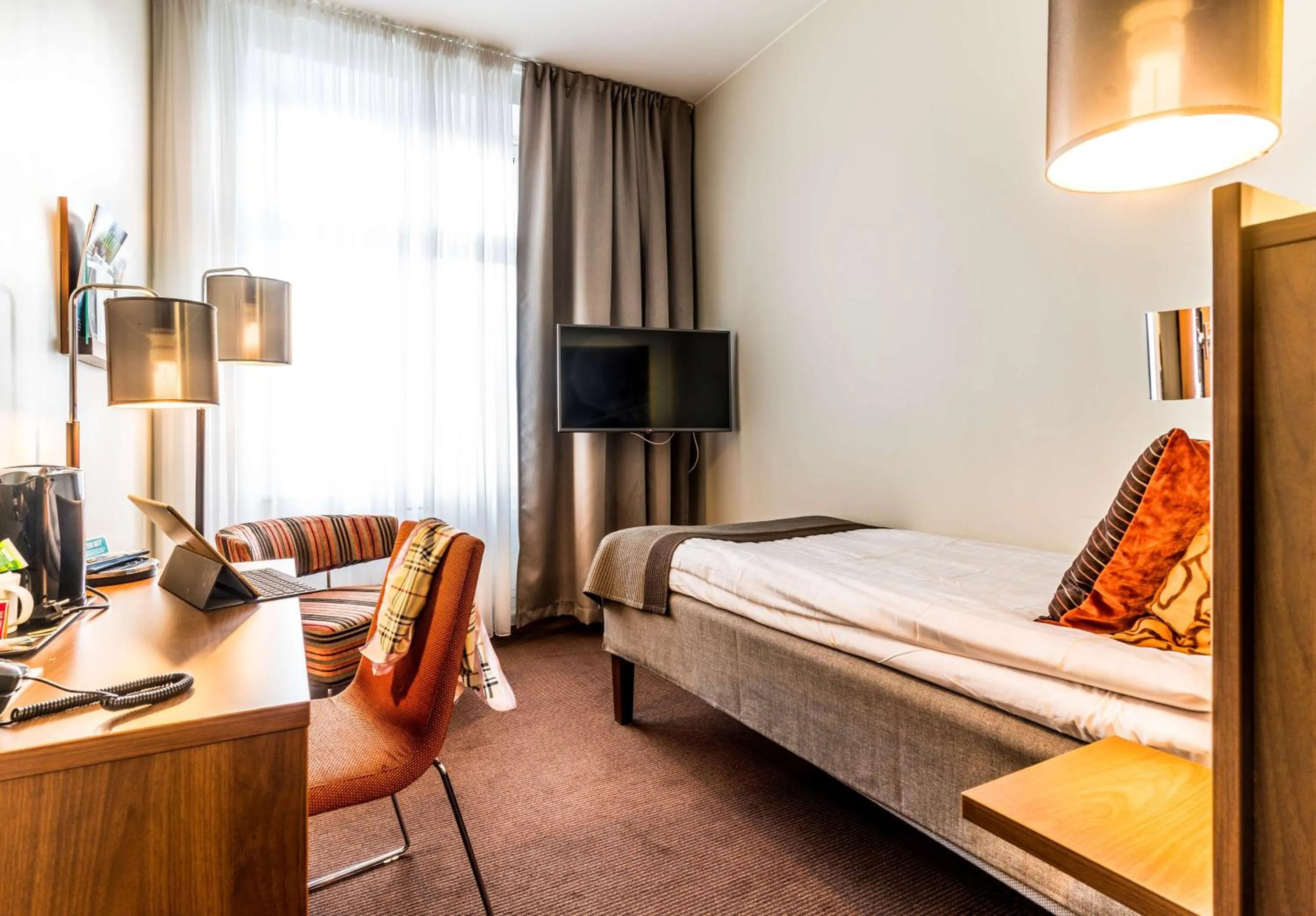 Bedroom, Bed in Scandic Stora Hotellet